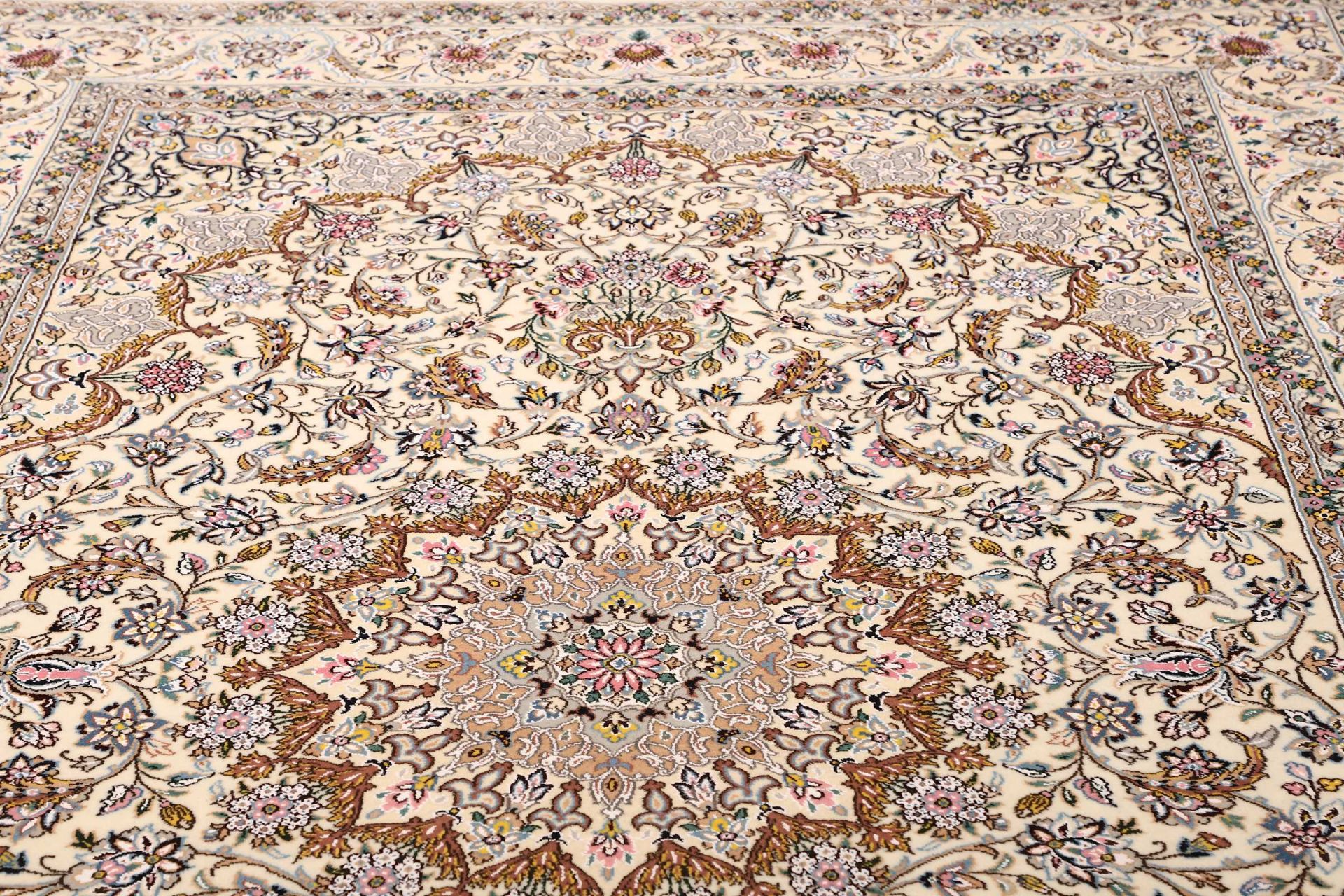 Nain Persian Rug 207 × 302 cm, Wool, hand-knotted