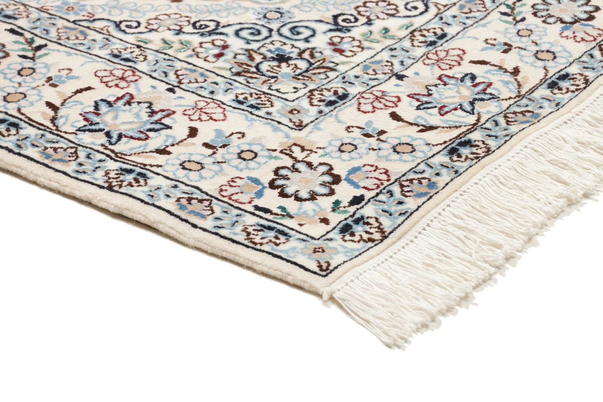 Nain Persian Rug — hand-knotted, 136 × 209 cm, Wool