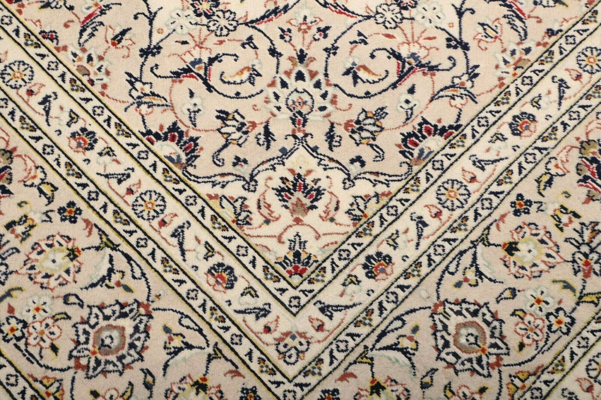 Kashan Persian Rug — hand-knotted, 241 × 339 cm, Wool