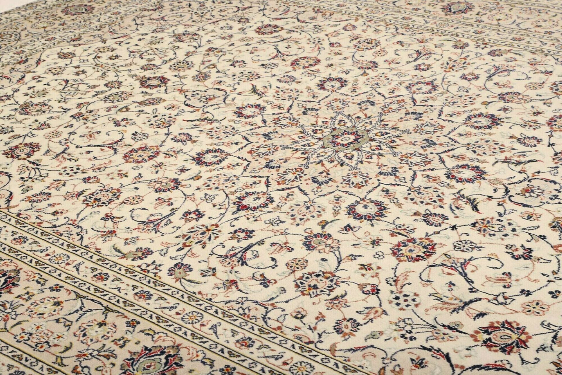Kashan Persian Rug — hand-knotted, 241 × 339 cm, Wool