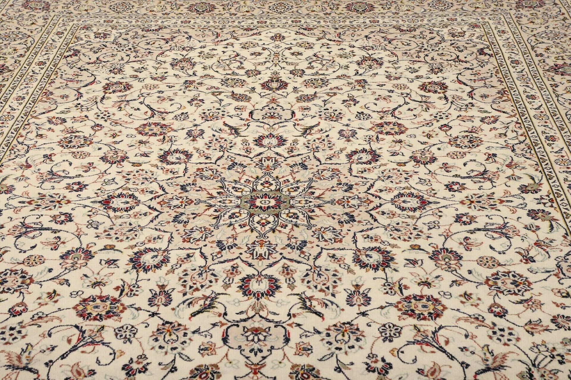 Kashan Persian Rug — hand-knotted, 241 × 339 cm, Wool