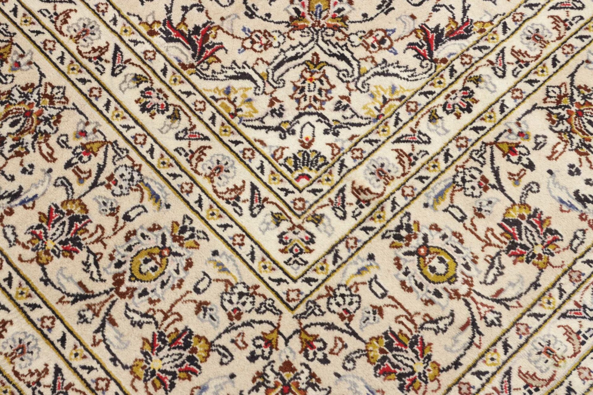 Hand-Knotted Wool Kashan Persian Rug, 249 × 357 cm