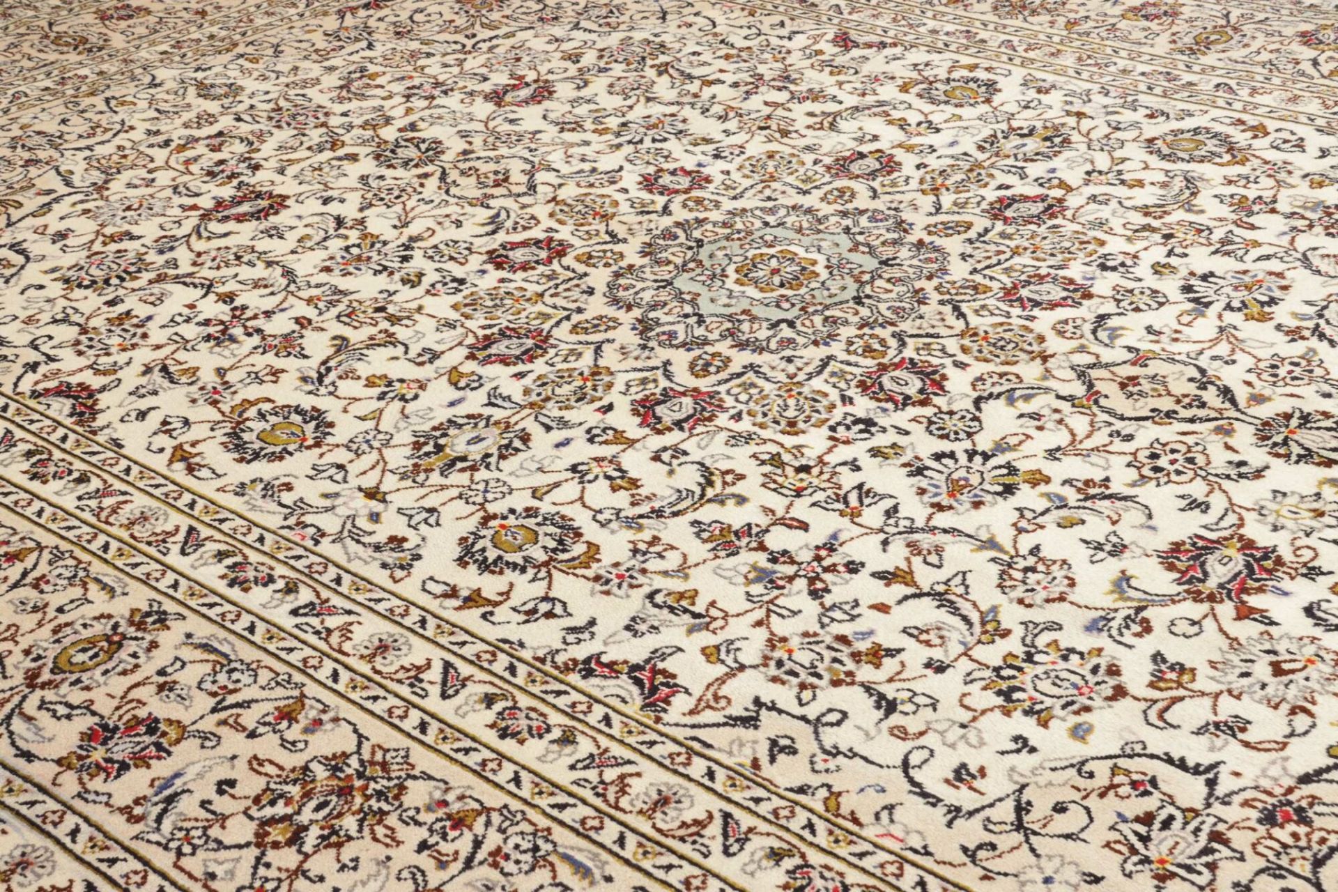 Hand-Knotted Wool Kashan Persian Rug, 249 × 357 cm