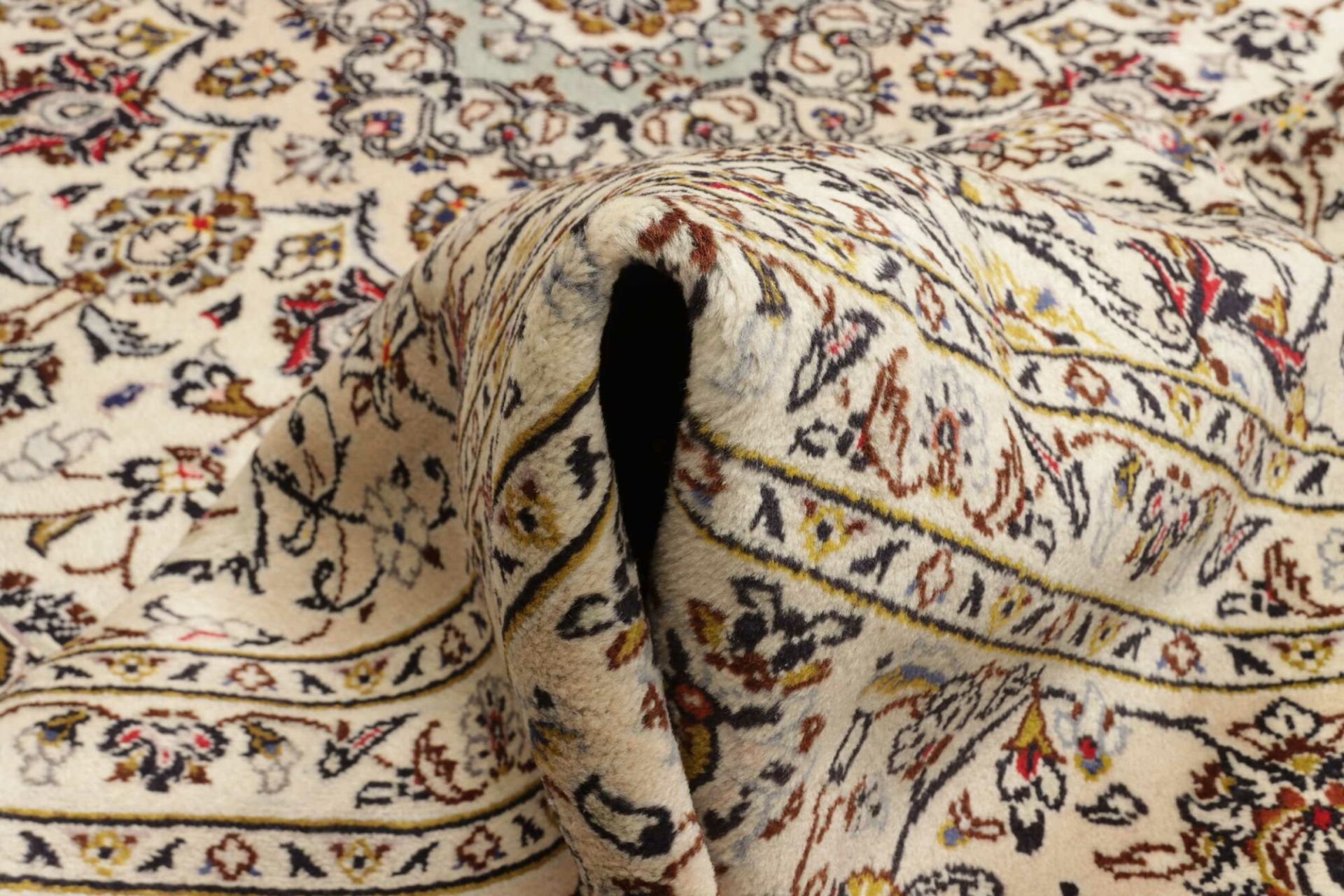 Hand-Knotted Wool Kashan Persian Rug, 249 × 357 cm