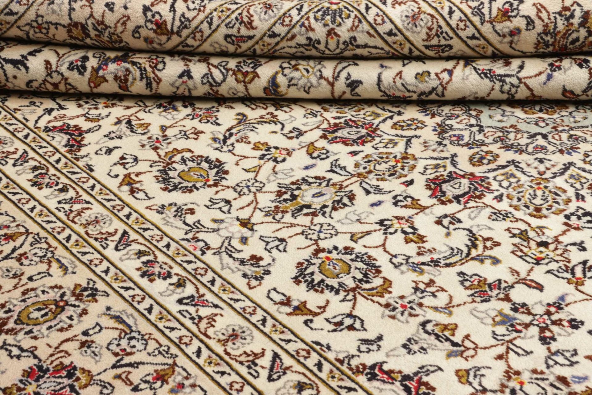 Hand-Knotted Wool Kashan Persian Rug, 249 × 357 cm