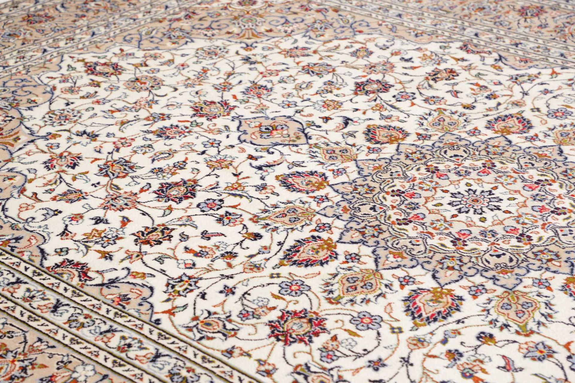 Kashan Persian Rug 246 × 344 cm, Wool, hand-knotted