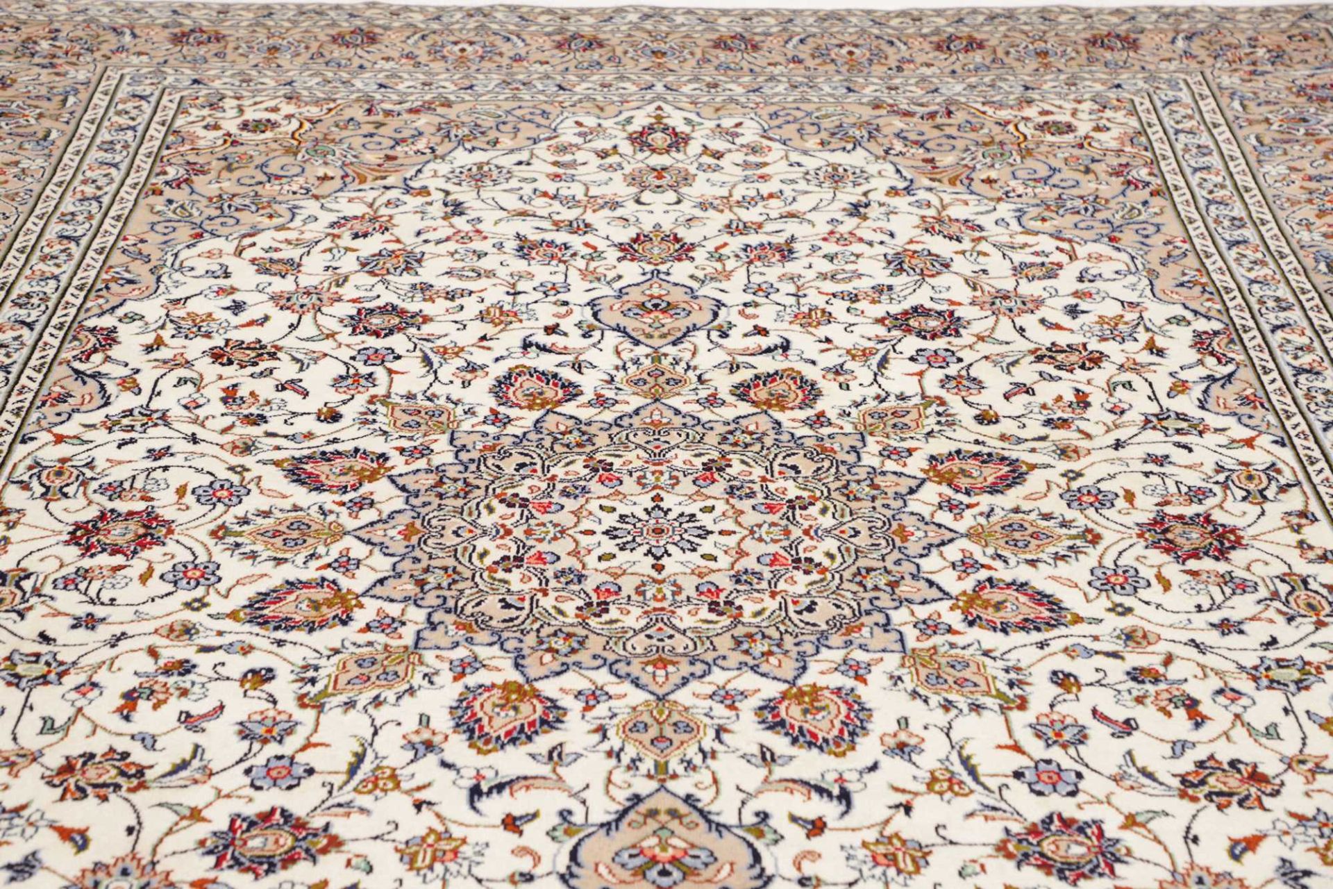 Kashan Persian Rug 246 × 344 cm, Wool, hand-knotted