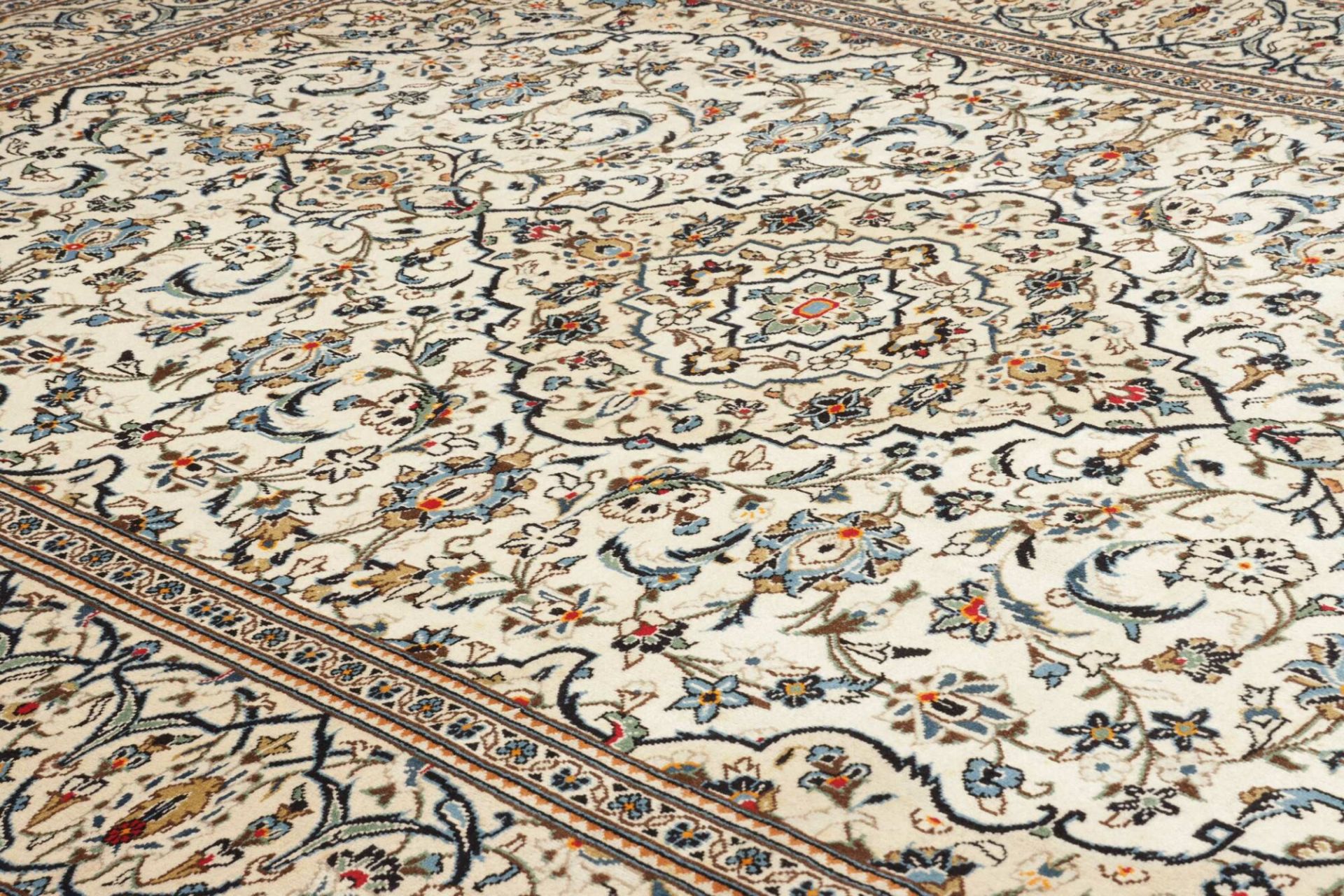 Kashan Persian Rug 248 × 352 cm, Wool, hand-knotted