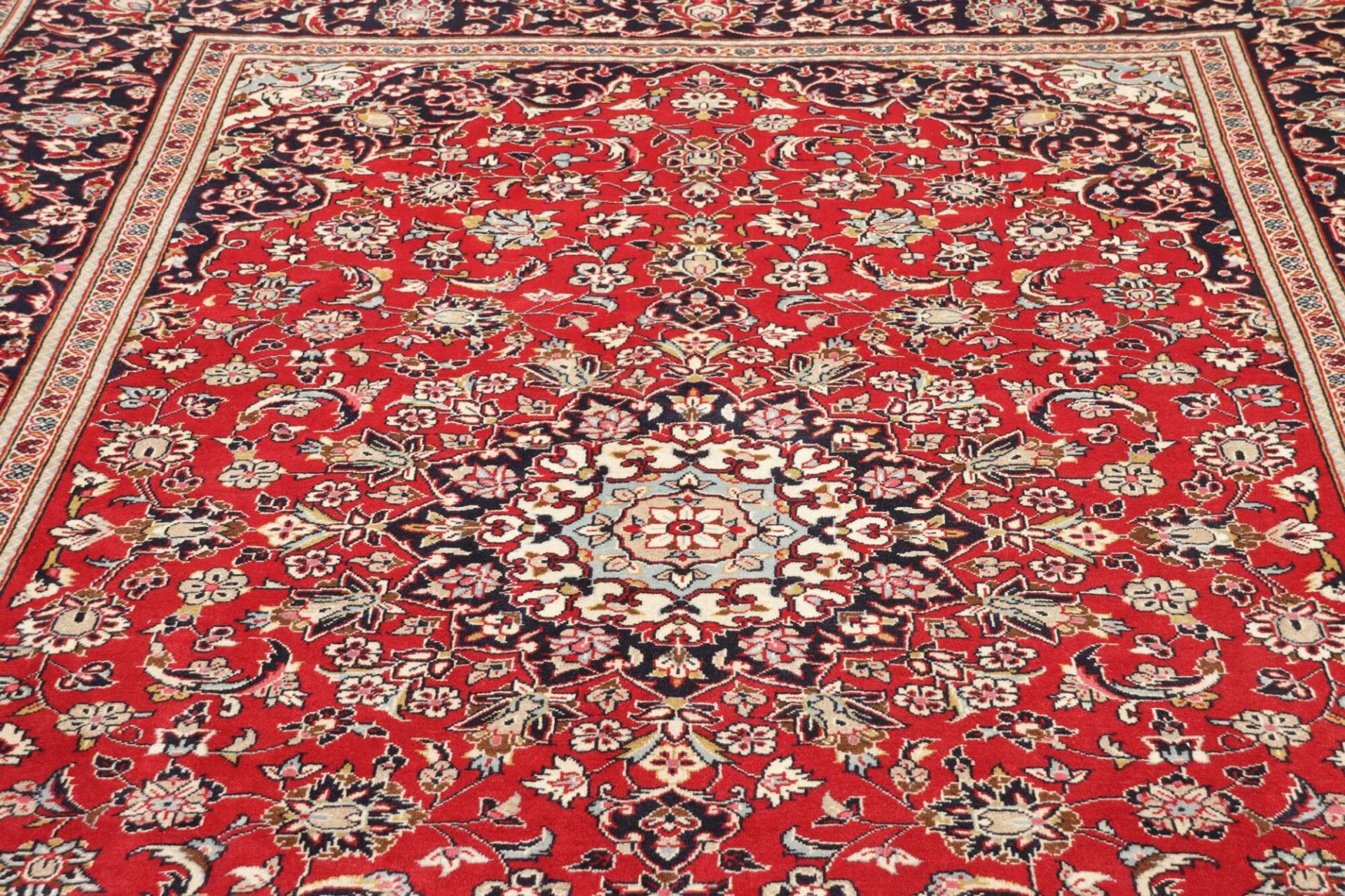 Hand-Knotted Wool Kashan Persian Rug, 241 × 351 cm