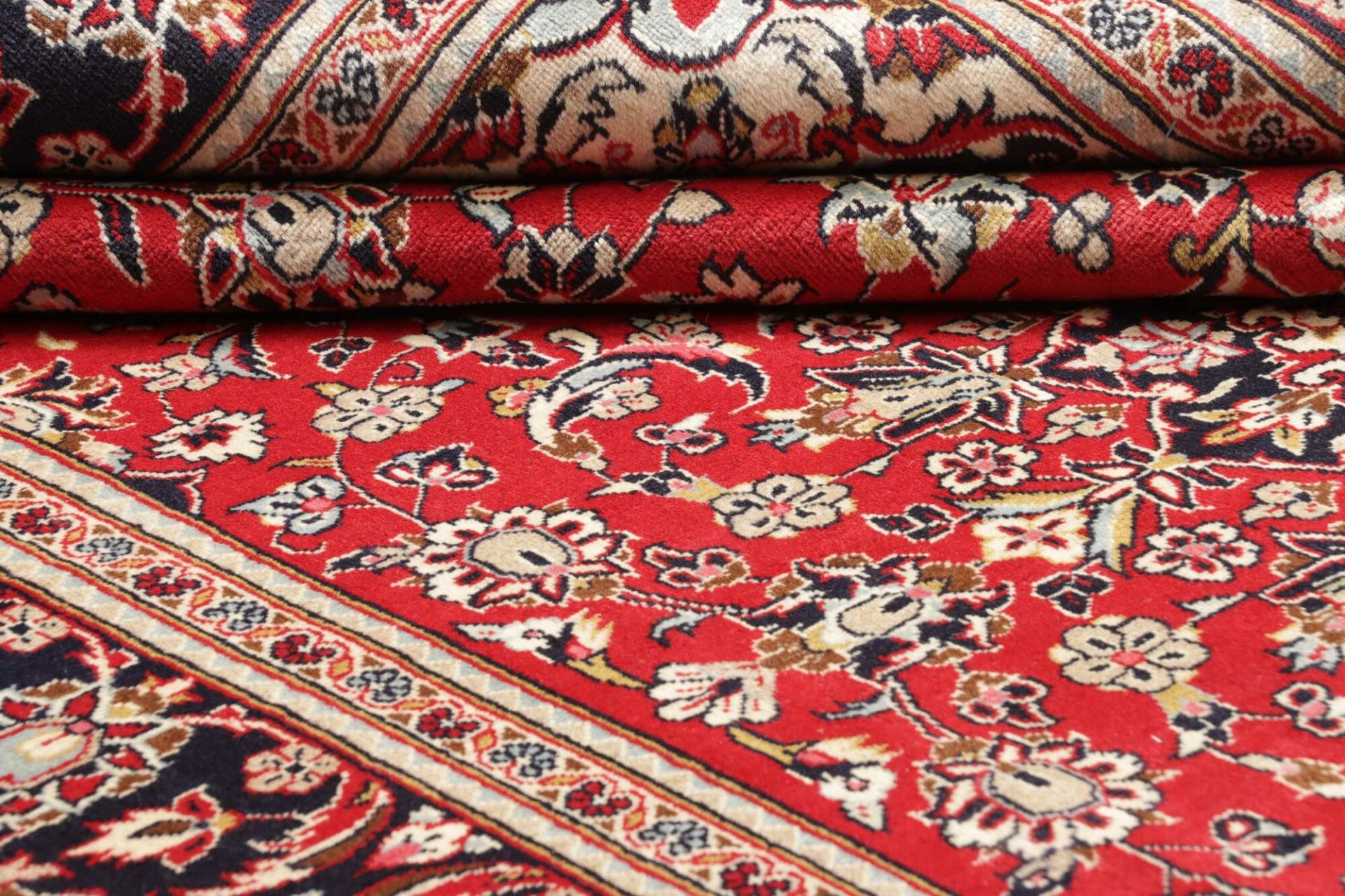 Hand-Knotted Wool Kashan Persian Rug, 241 × 351 cm