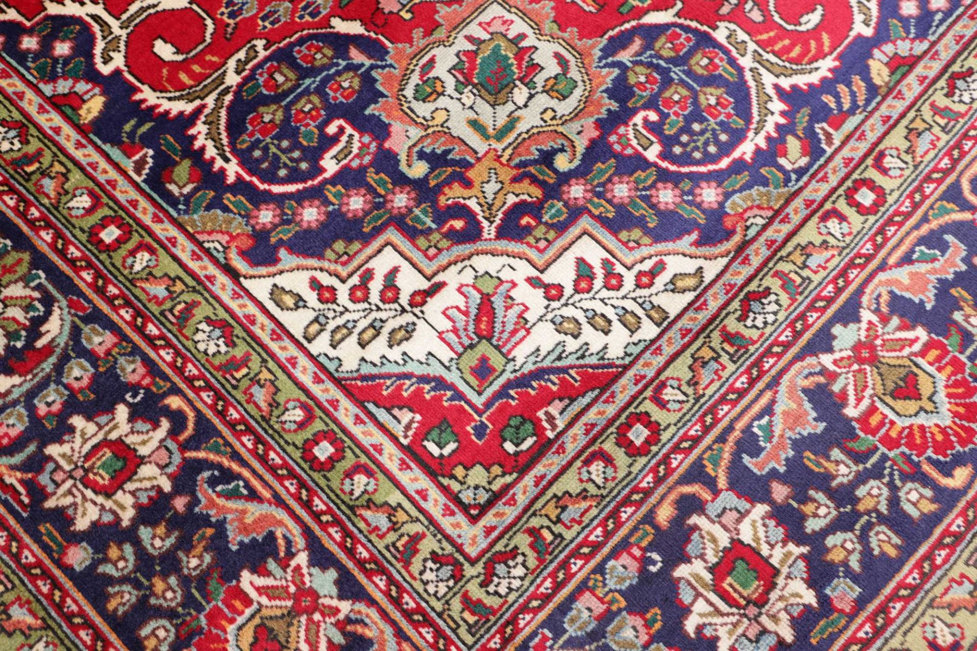 Hand-Knotted Wool Tabriz Persian Rug, 261 × 335 cm
