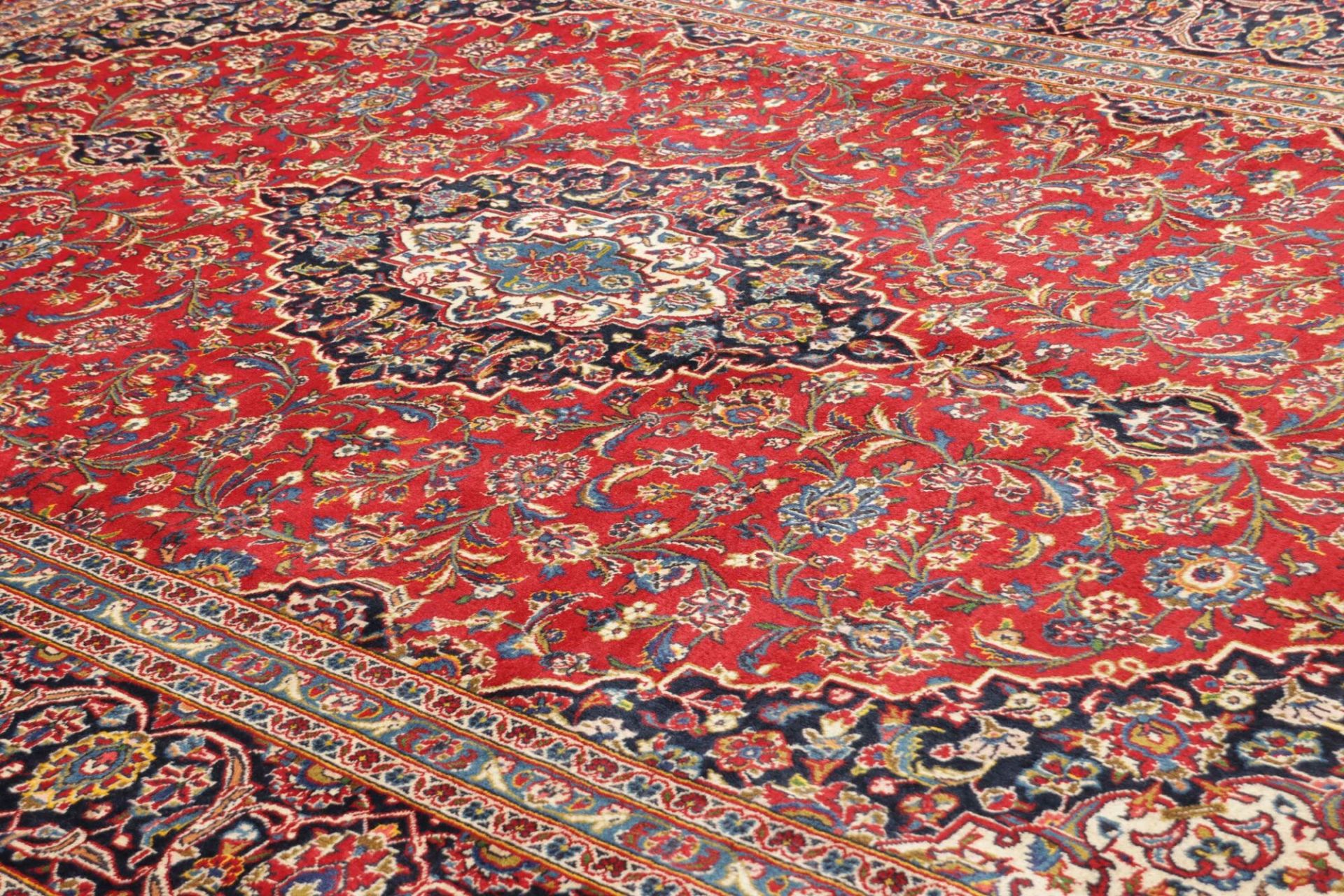 Kashan Persian Rug 248 × 357 cm, Wool, hand-knotted