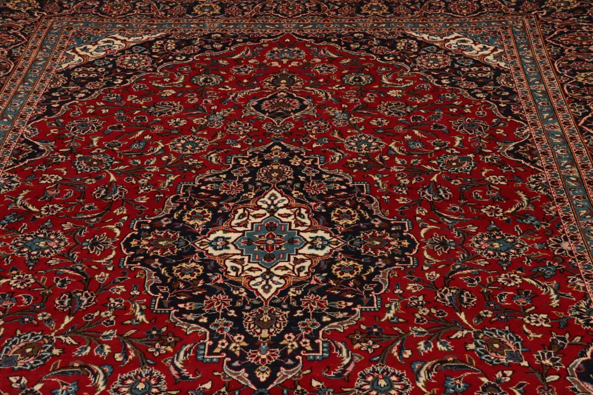 Hand-Knotted Wool Kashan Persian Rug, 251 × 333 cm