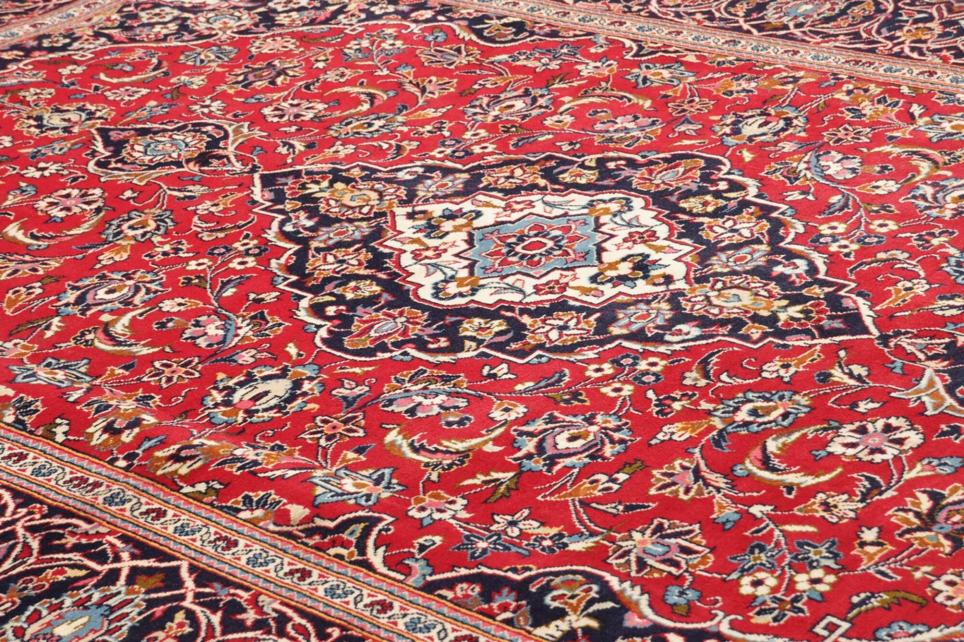 perserteppich-kashan-241-x-354-cm-schurwolle-handgeknupft-hochwertig-28 Kashan Persian Rug 241 × 354 cm, Wool, hand-knotted