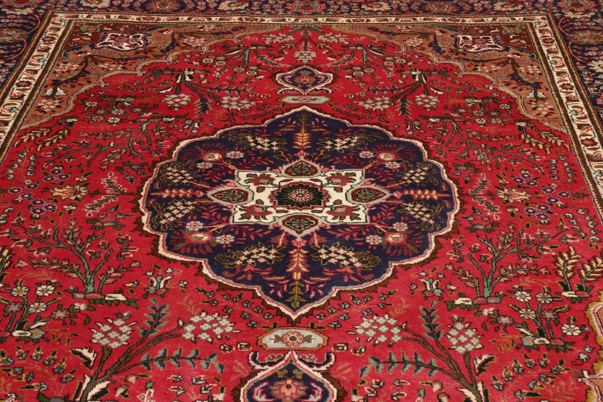 Tabriz Persian Rug — hand-knotted, 251 × 341 cm, Wool