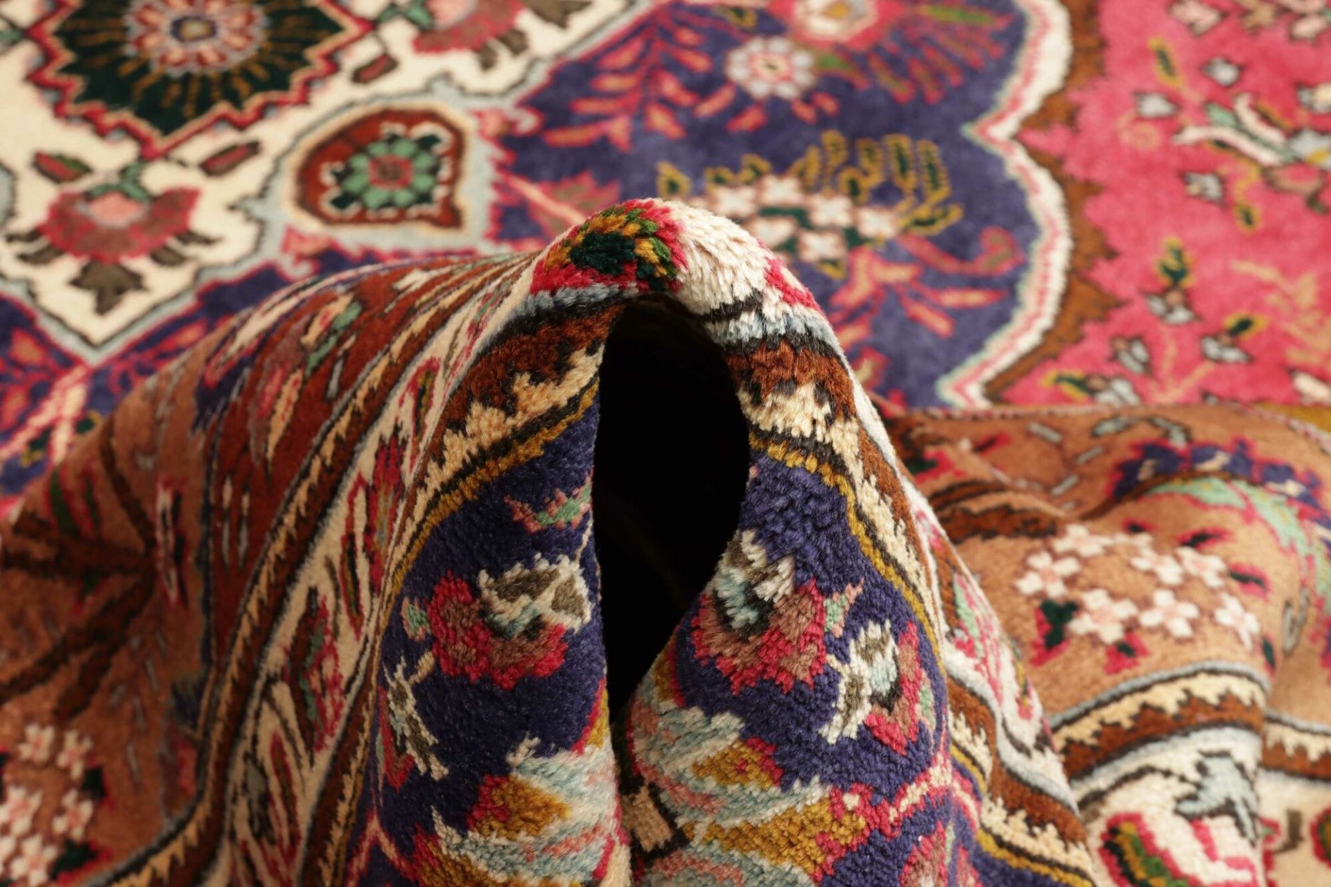 Tabriz Persian Rug — hand-knotted, 251 × 341 cm, Wool