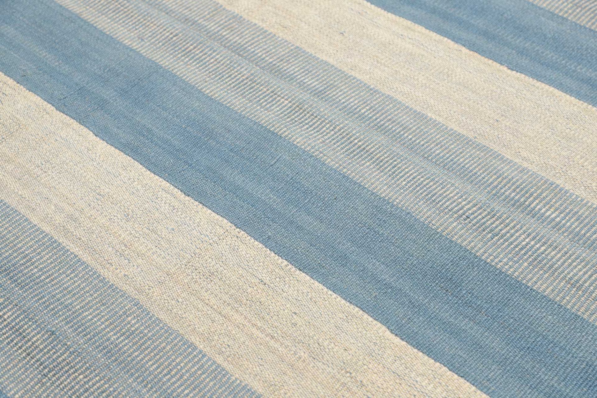 Kilim Persian Rug — hand-woven, 266 × 358 cm, Wool