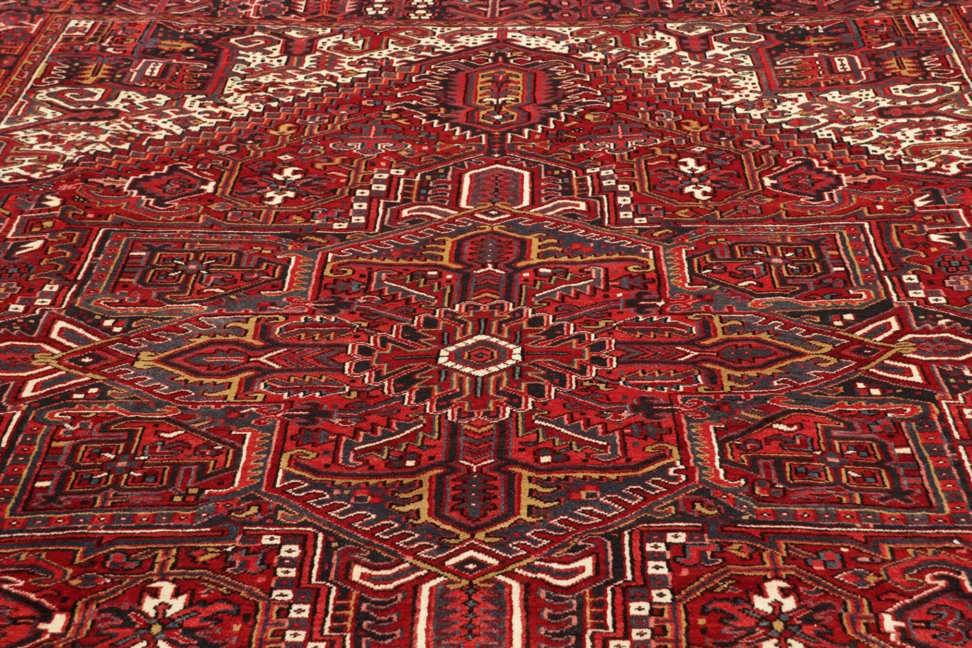 Hand-Knotted Wool Heriz Persian Rug, 266 × 337 cm