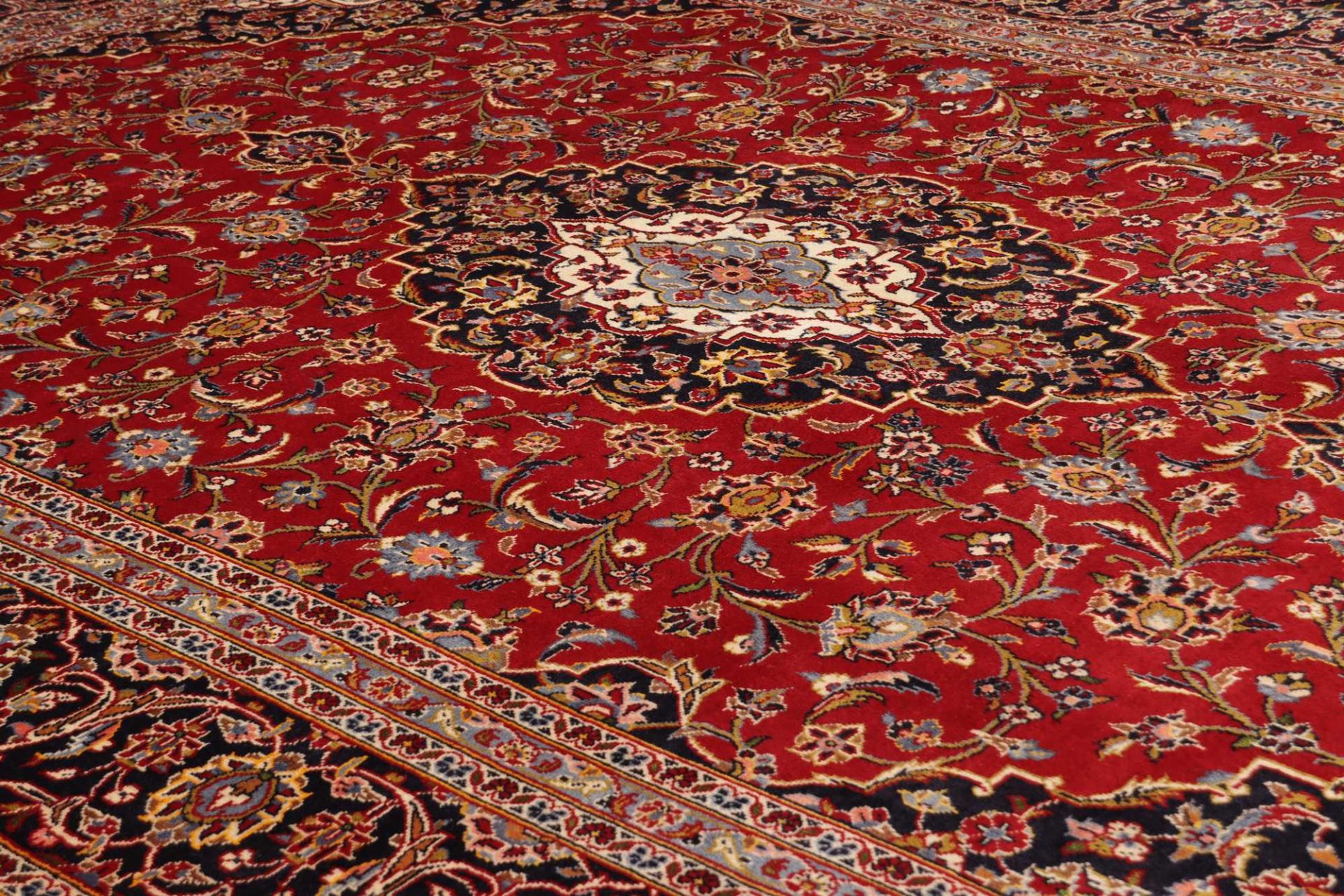 Kashan Persian Rug — hand-knotted, 246 × 354 cm, Wool