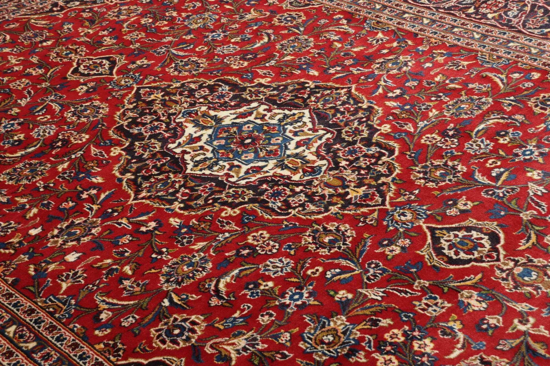 Kashan Persian Rug — hand-knotted, 244 × 347 cm, Wool
