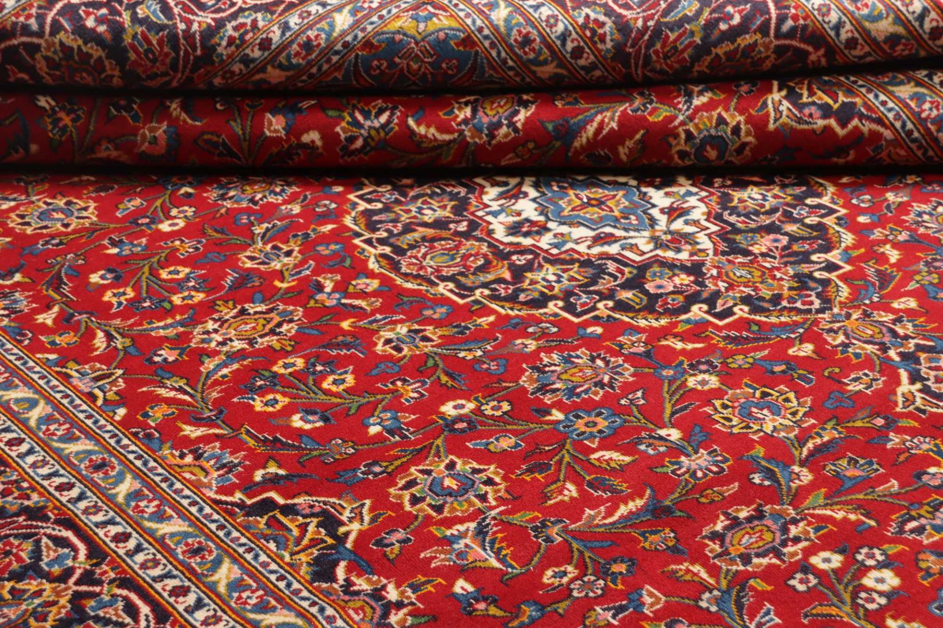 Hand-Knotted Wool Kashan Persian Rug, 256 × 349 cm