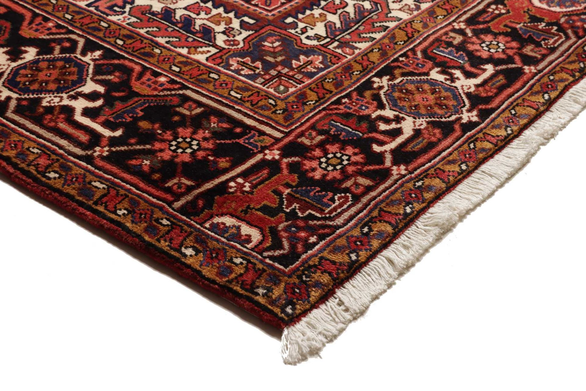 Hand-Knotted Wool Heriz Persian Rug, 261 × 335 cm