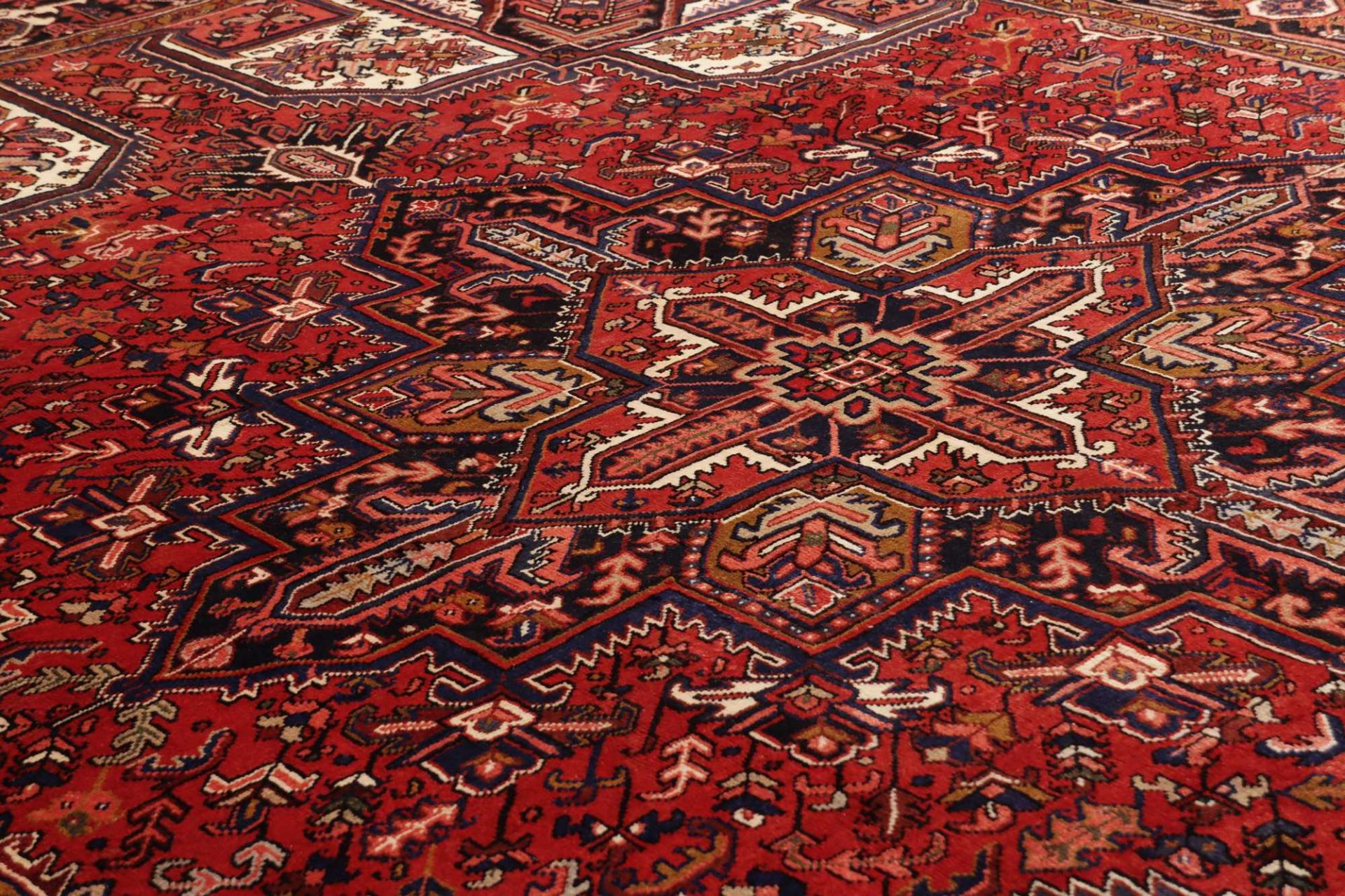 Hand-Knotted Wool Heriz Persian Rug, 261 × 335 cm