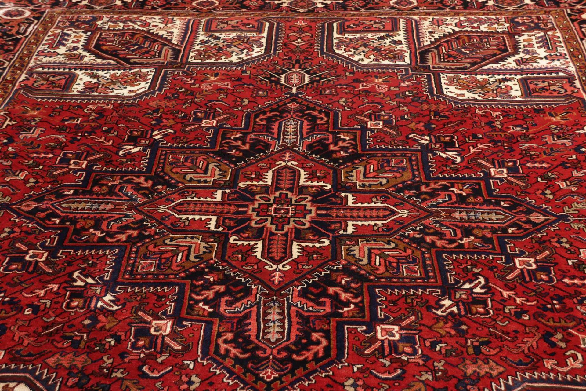 Hand-Knotted Wool Heriz Persian Rug, 261 × 335 cm