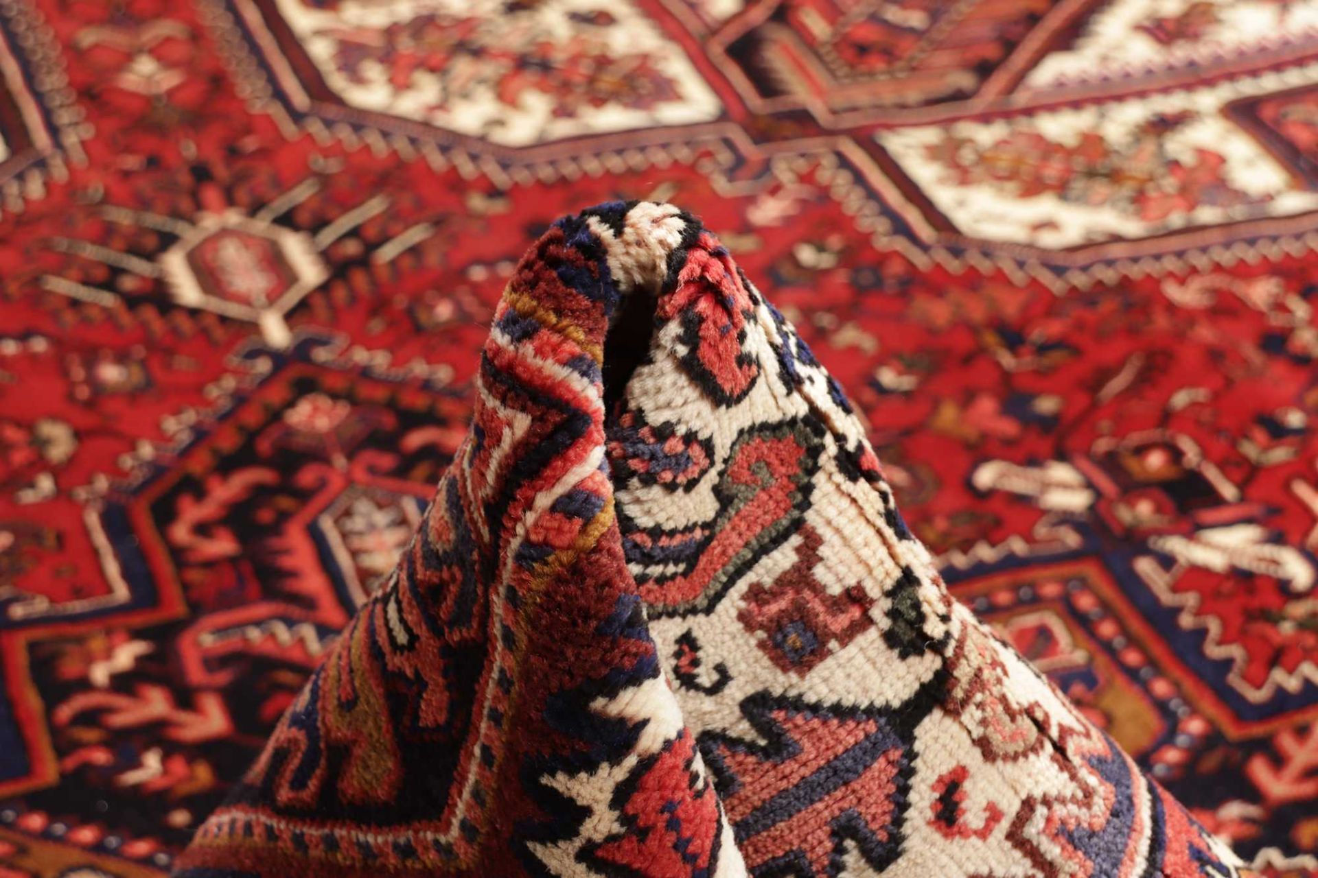 Hand-Knotted Wool Heriz Persian Rug, 261 × 335 cm