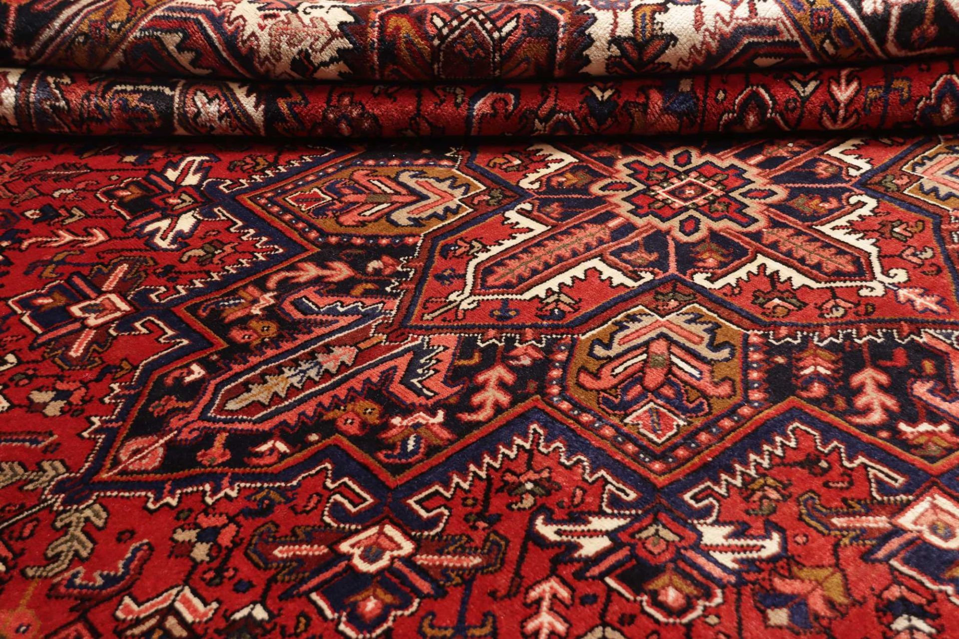 Hand-Knotted Wool Heriz Persian Rug, 261 × 335 cm