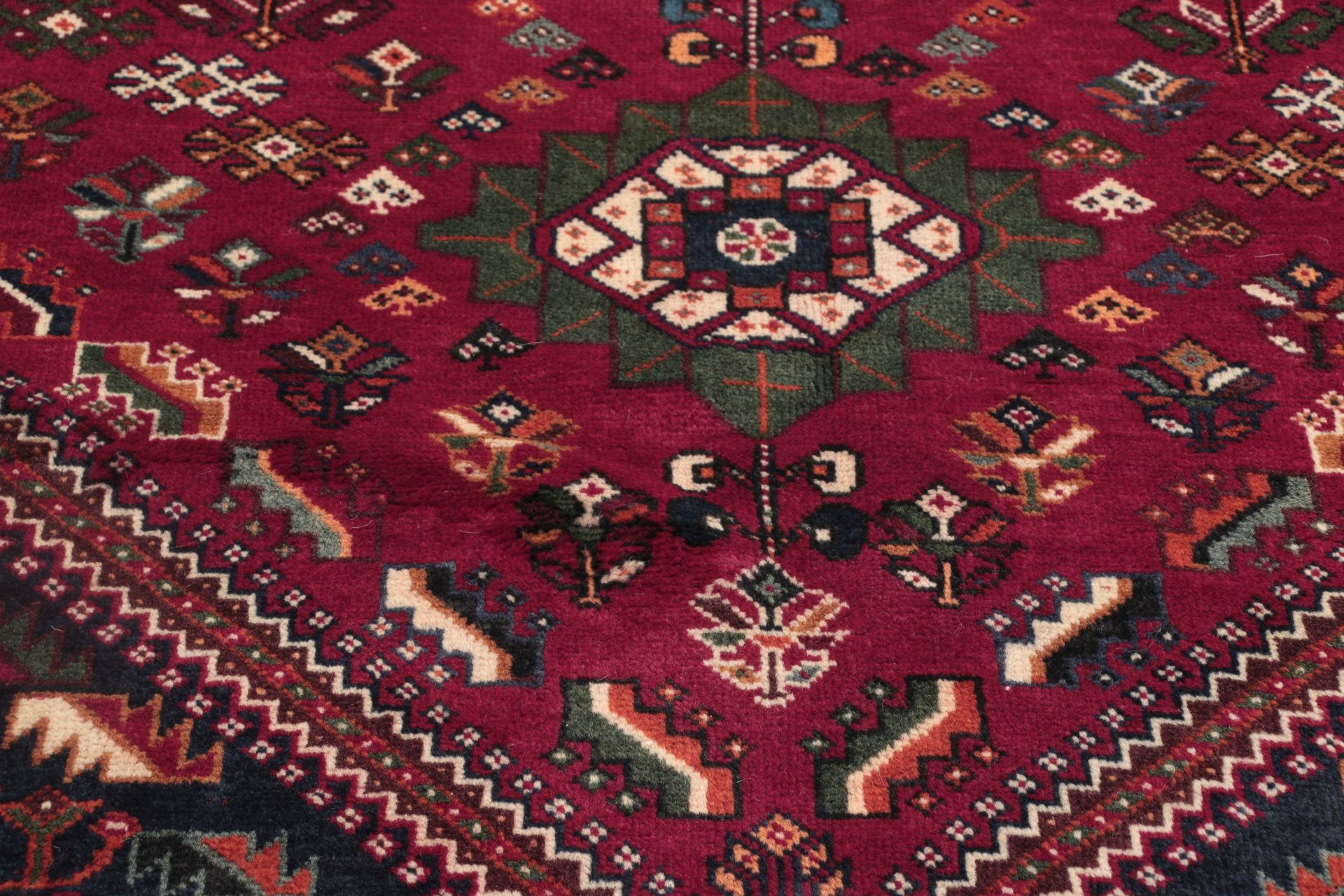 Qashqai Persian Rug 185 × 275 cm, Wool, hand-knotted