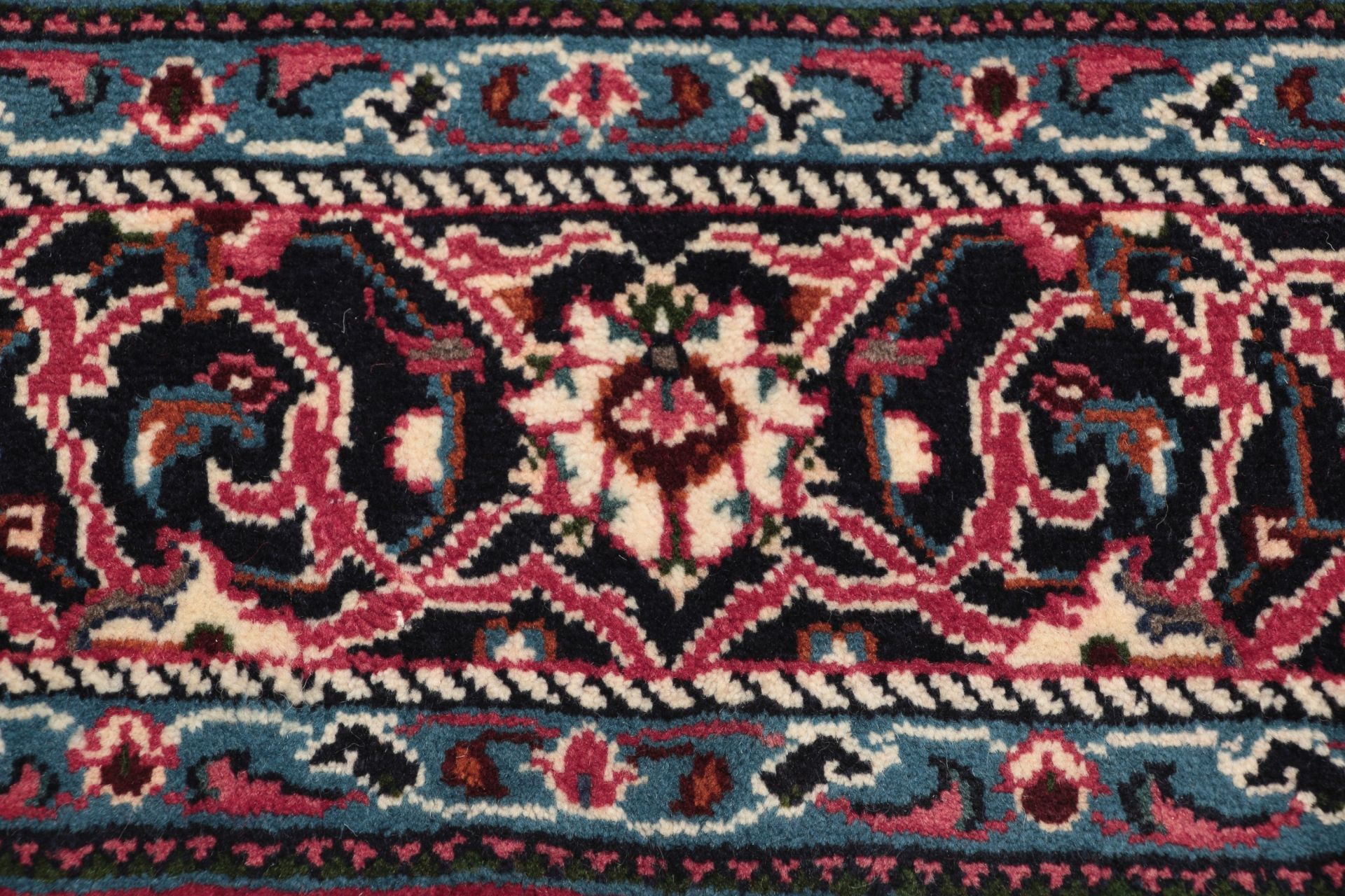 Persian Rug 213 × 315 cm, Wool, hand-knotted