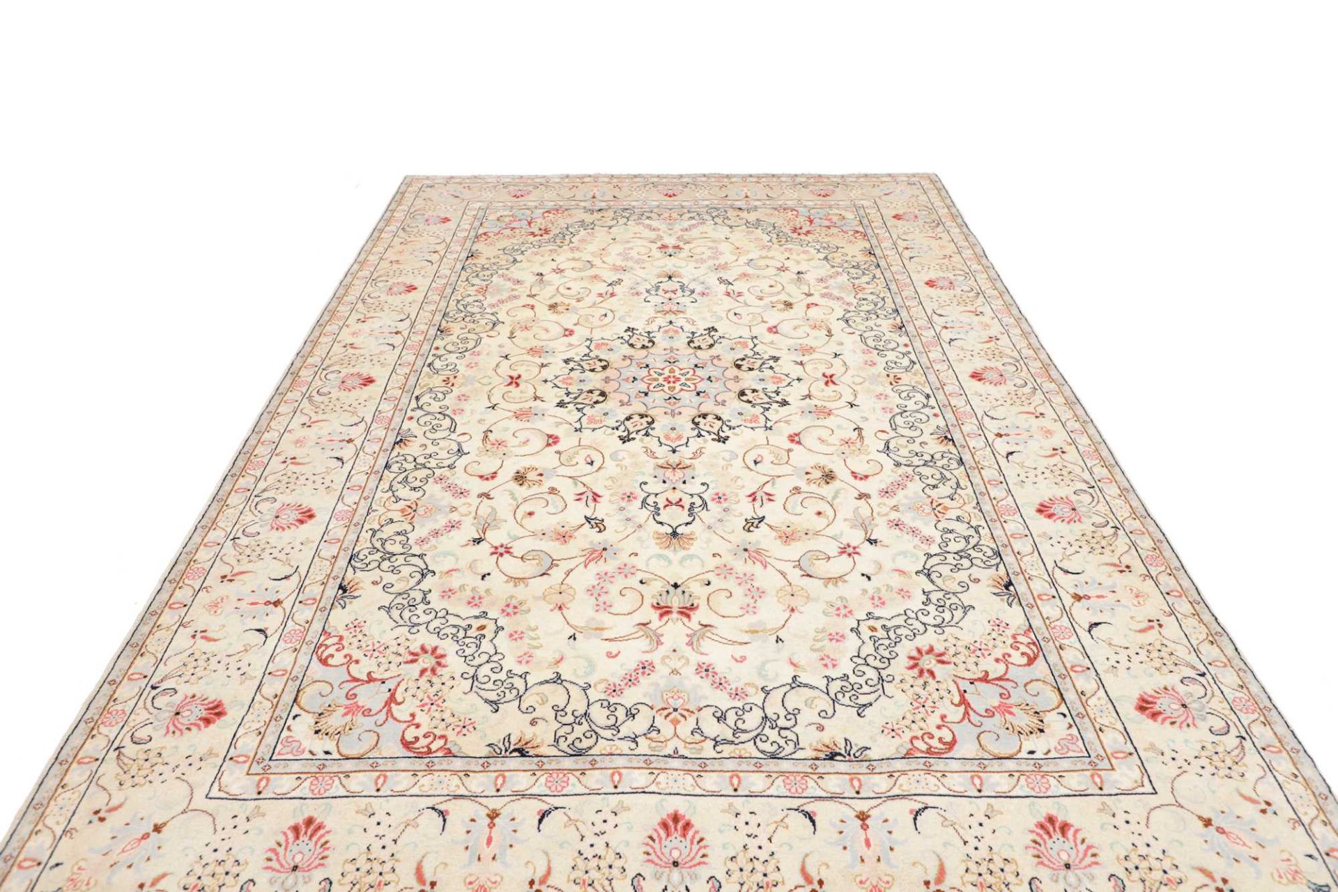 Hand-Knotted Wool Kashan Persian Rug, 196 × 299 cm