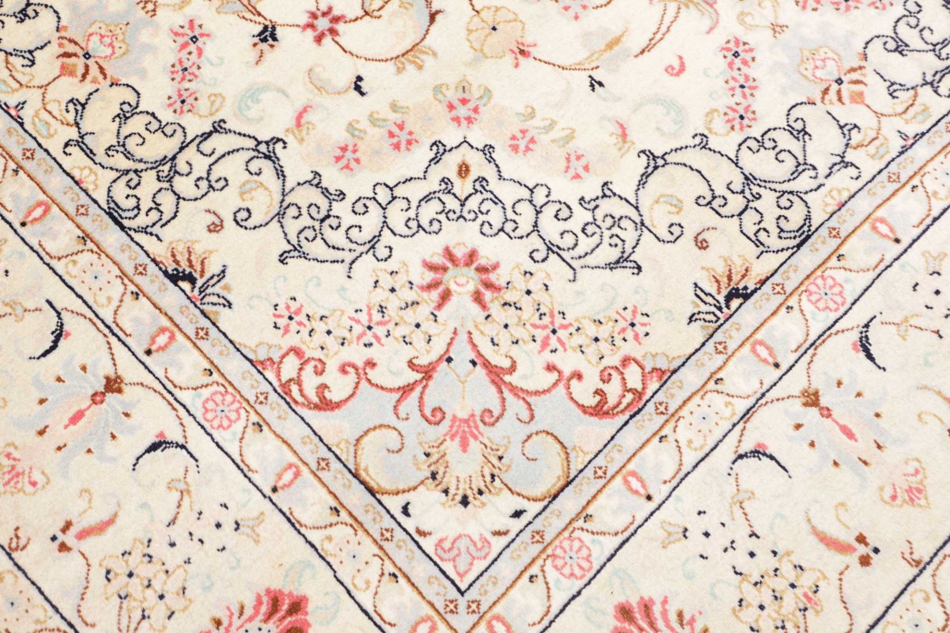Hand-Knotted Wool Kashan Persian Rug, 196 × 299 cm