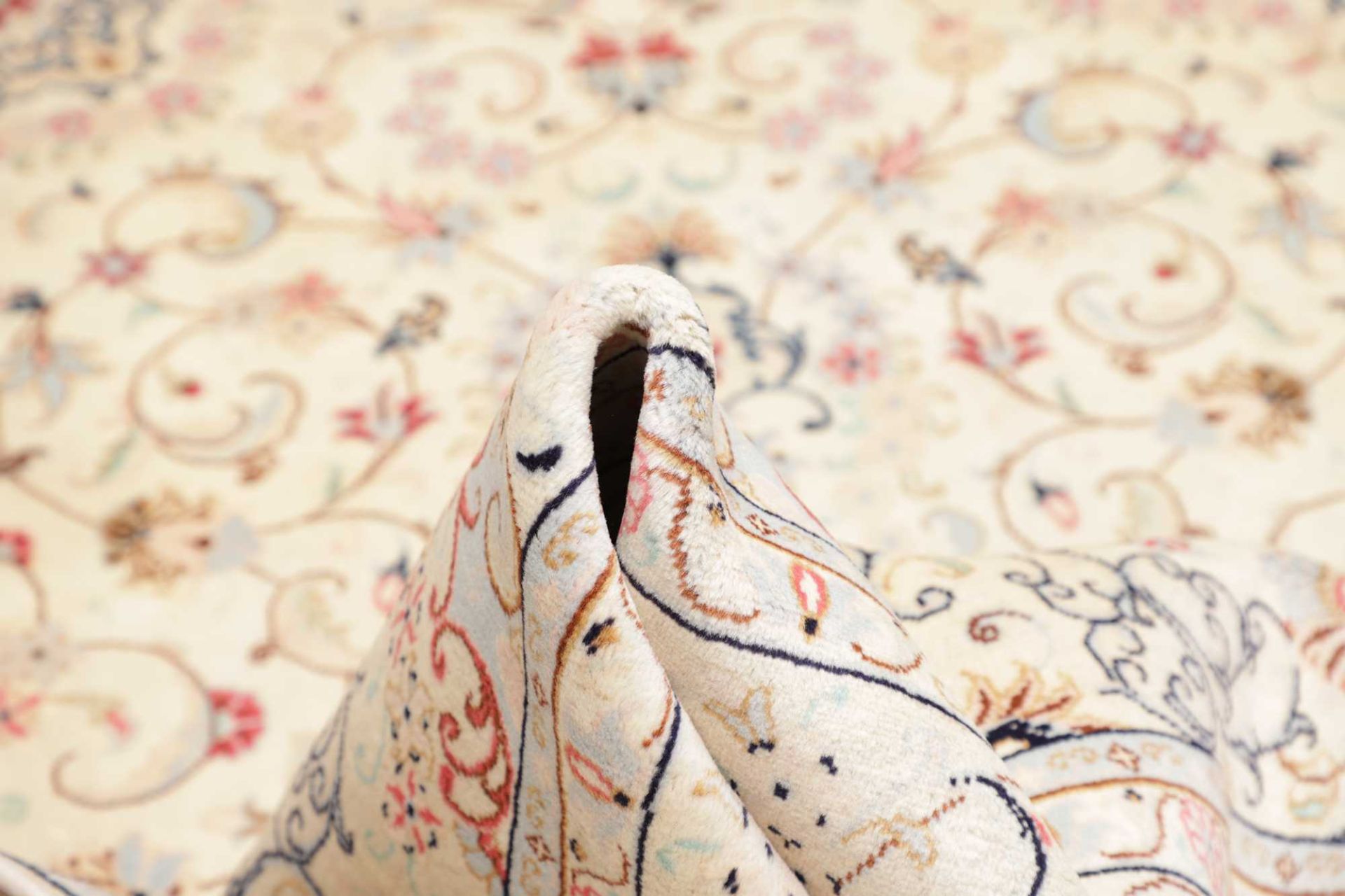 Hand-Knotted Wool Kashan Persian Rug, 196 × 299 cm