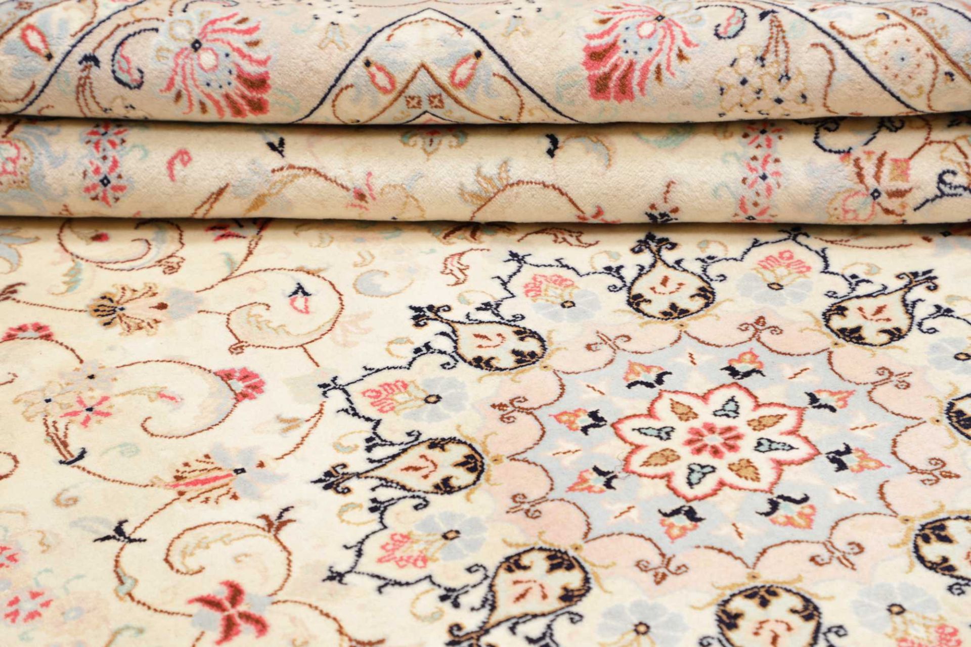 Hand-Knotted Wool Kashan Persian Rug, 196 × 299 cm