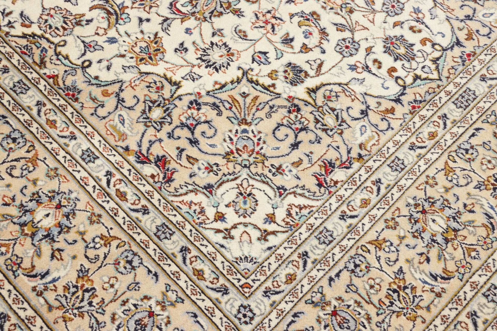 Hand-Knotted Wool Kashan Persian Rug, 205 × 319 cm