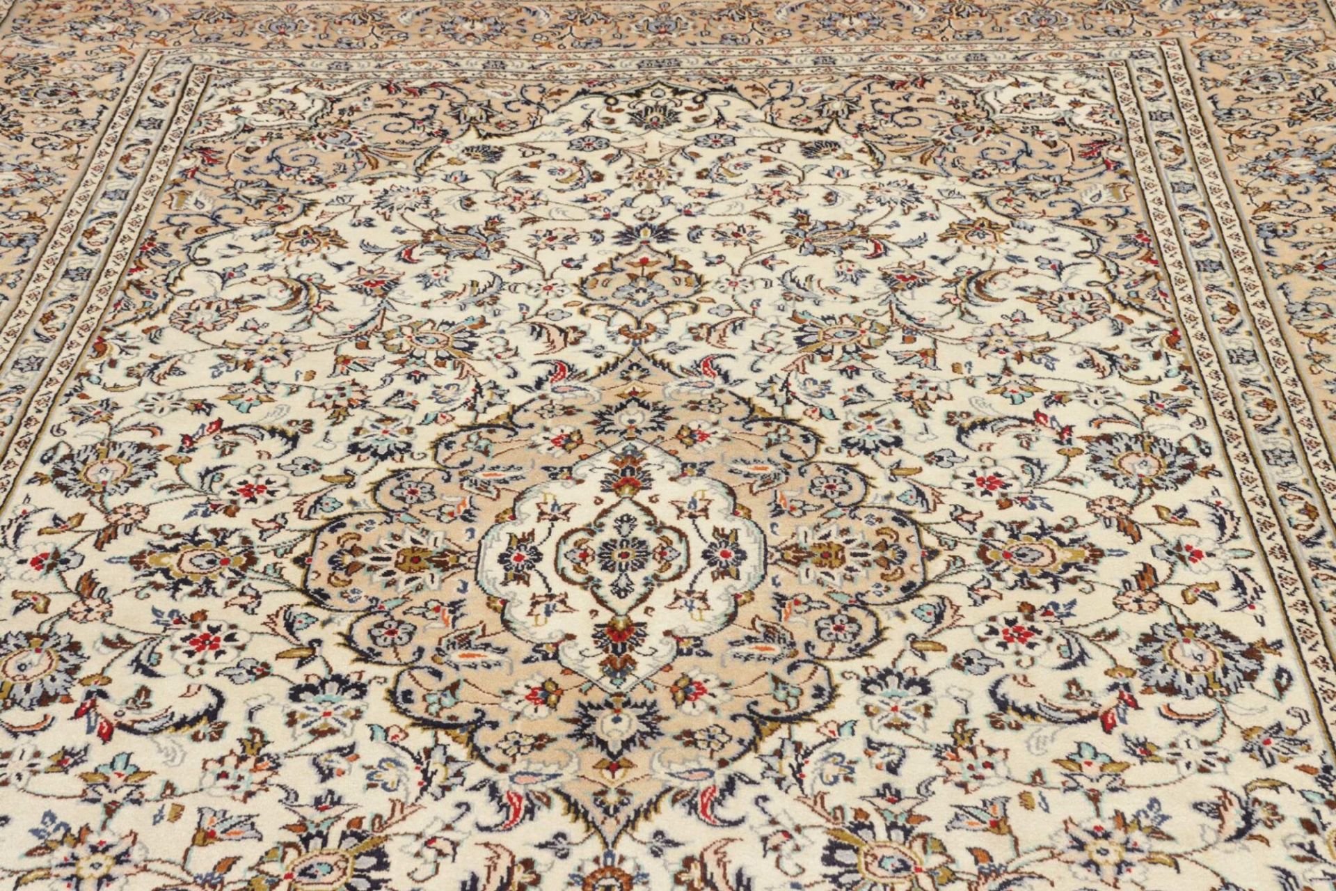 Hand-Knotted Wool Kashan Persian Rug, 205 × 319 cm