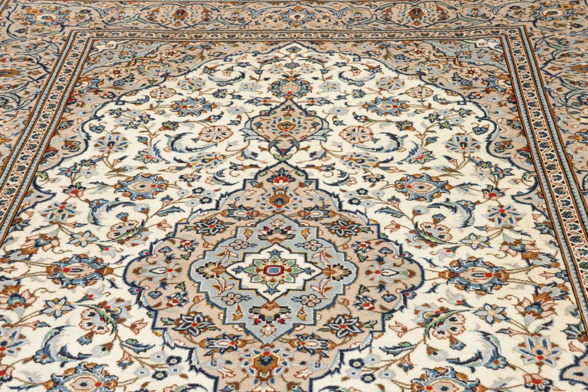 Hand-Knotted Wool Kashan Persian Rug, 201 × 299 cm