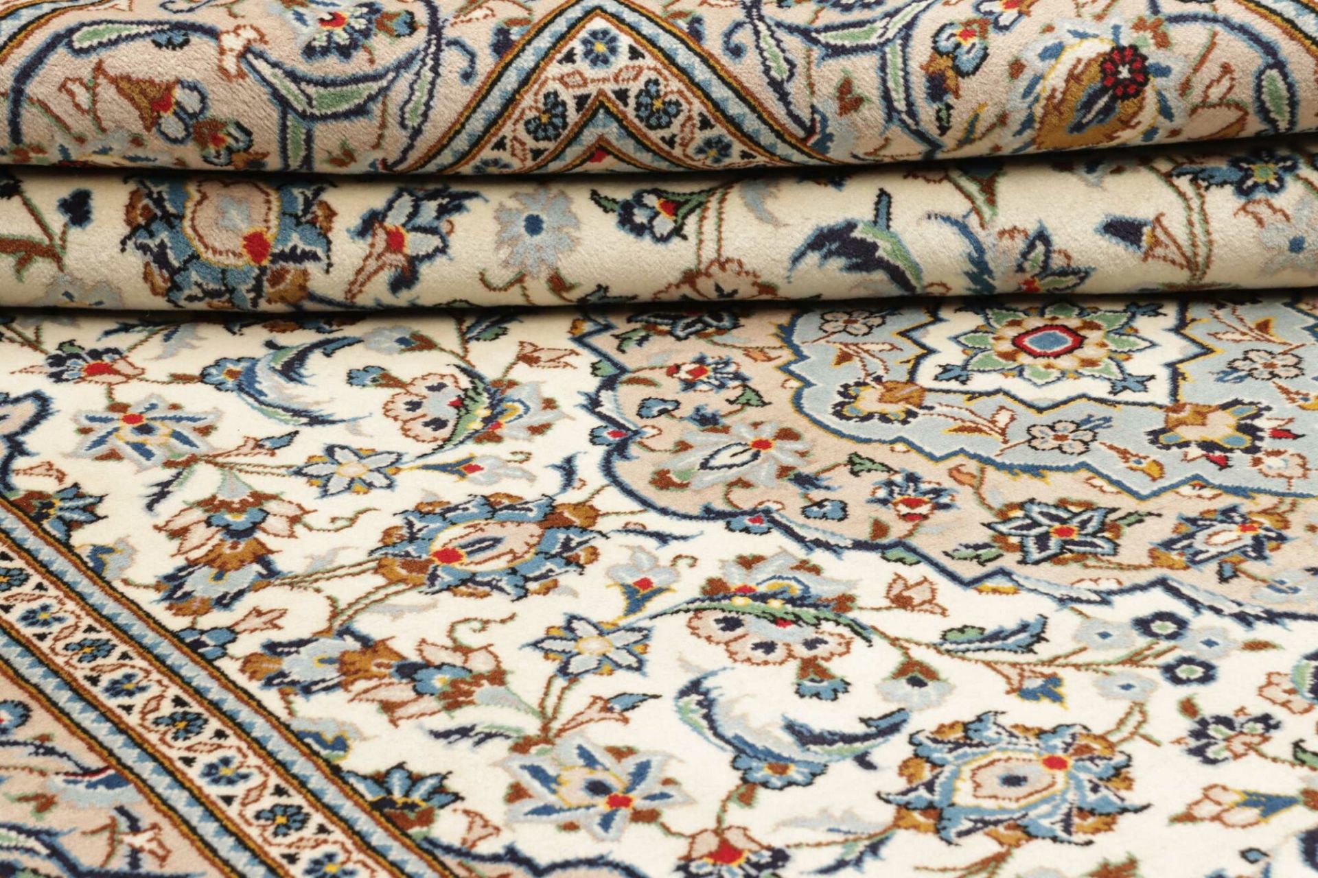 Hand-Knotted Wool Kashan Persian Rug, 201 × 299 cm