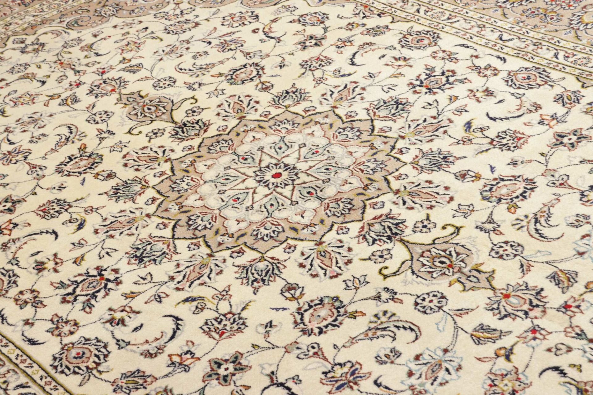 perserteppich-kashan-198-x-289-cm-schurwolle-handgeknupft-hochwertig-7 Kashan Persian Rug — hand-knotted, 198 × 289 cm, Wool