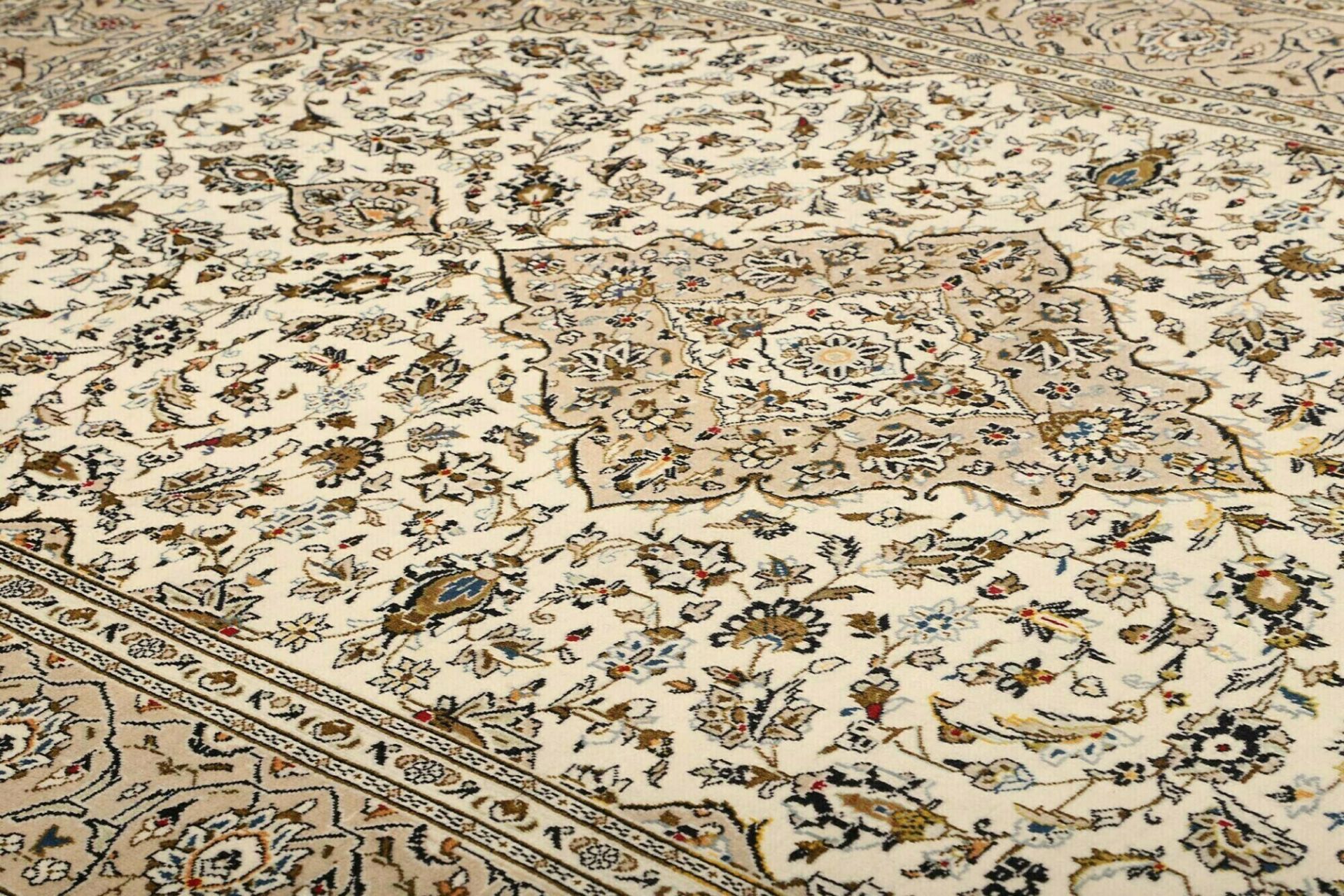 Kashan Persian Rug 196 × 292 cm, Wool, hand-knotted