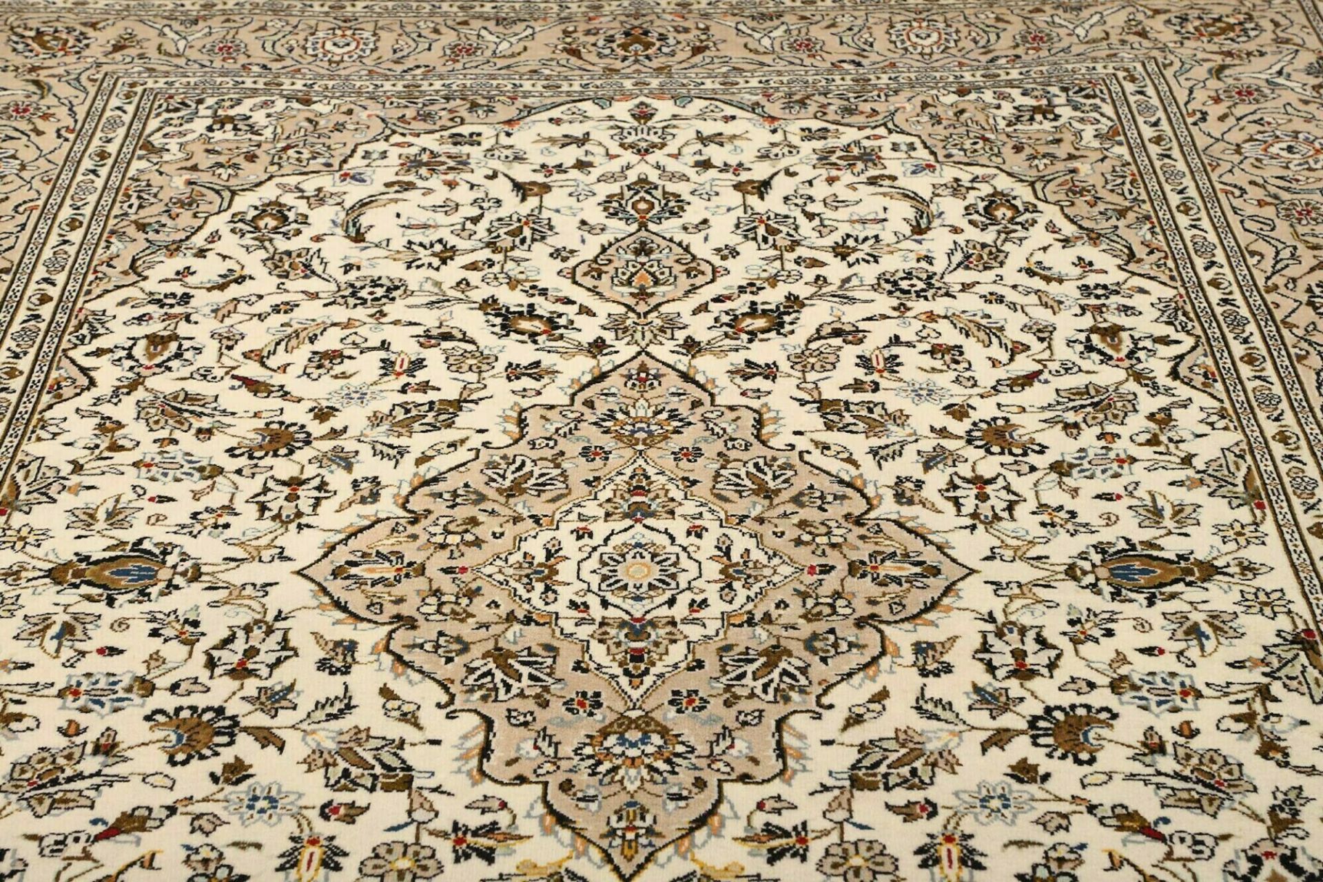 Kashan Persian Rug 196 × 292 cm, Wool, hand-knotted