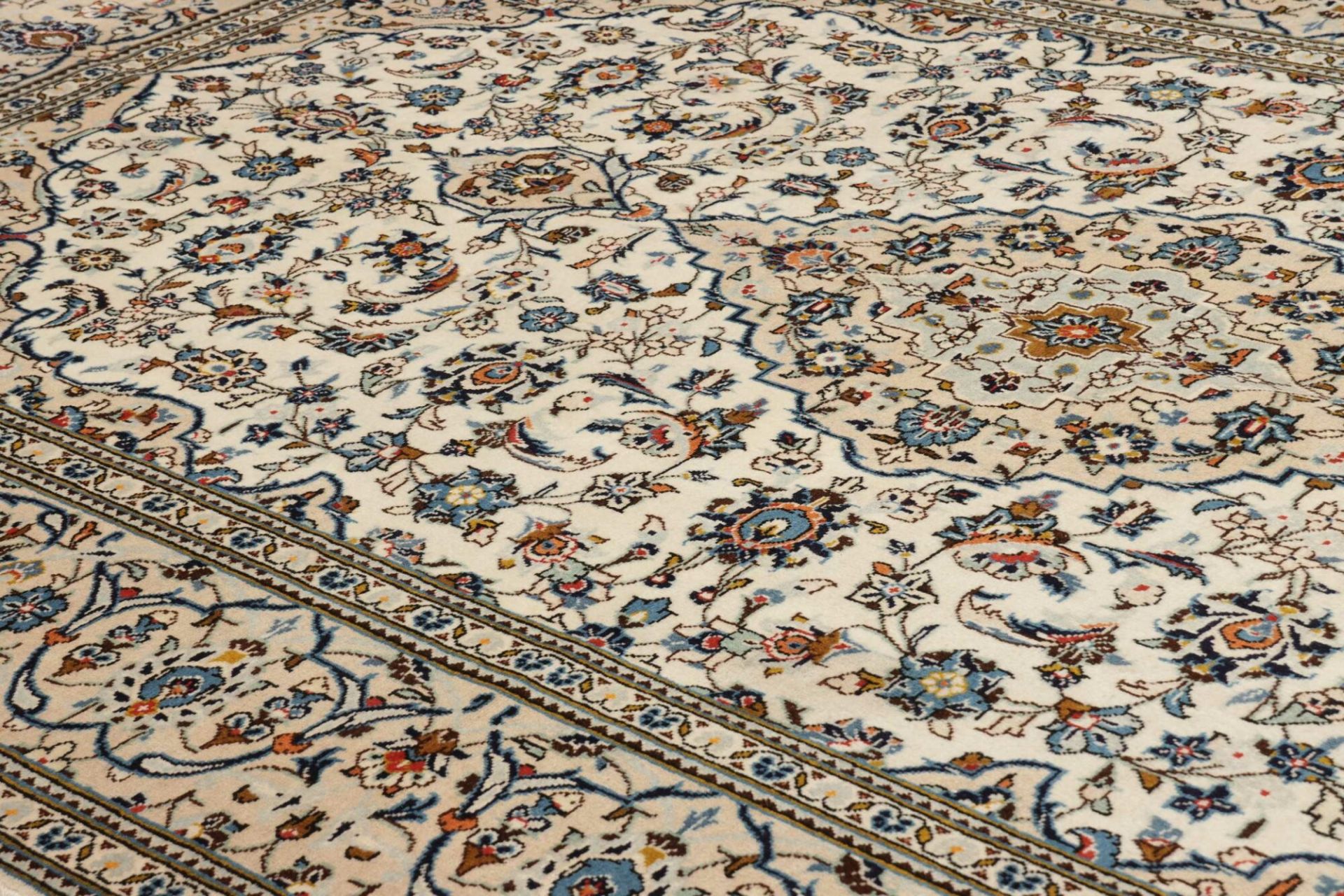 perserteppich-kashan-194-x-305-cm-schurwolle-handgeknupft-6 Kashan Persian Rug — hand-knotted, 194 × 305 cm, Wool