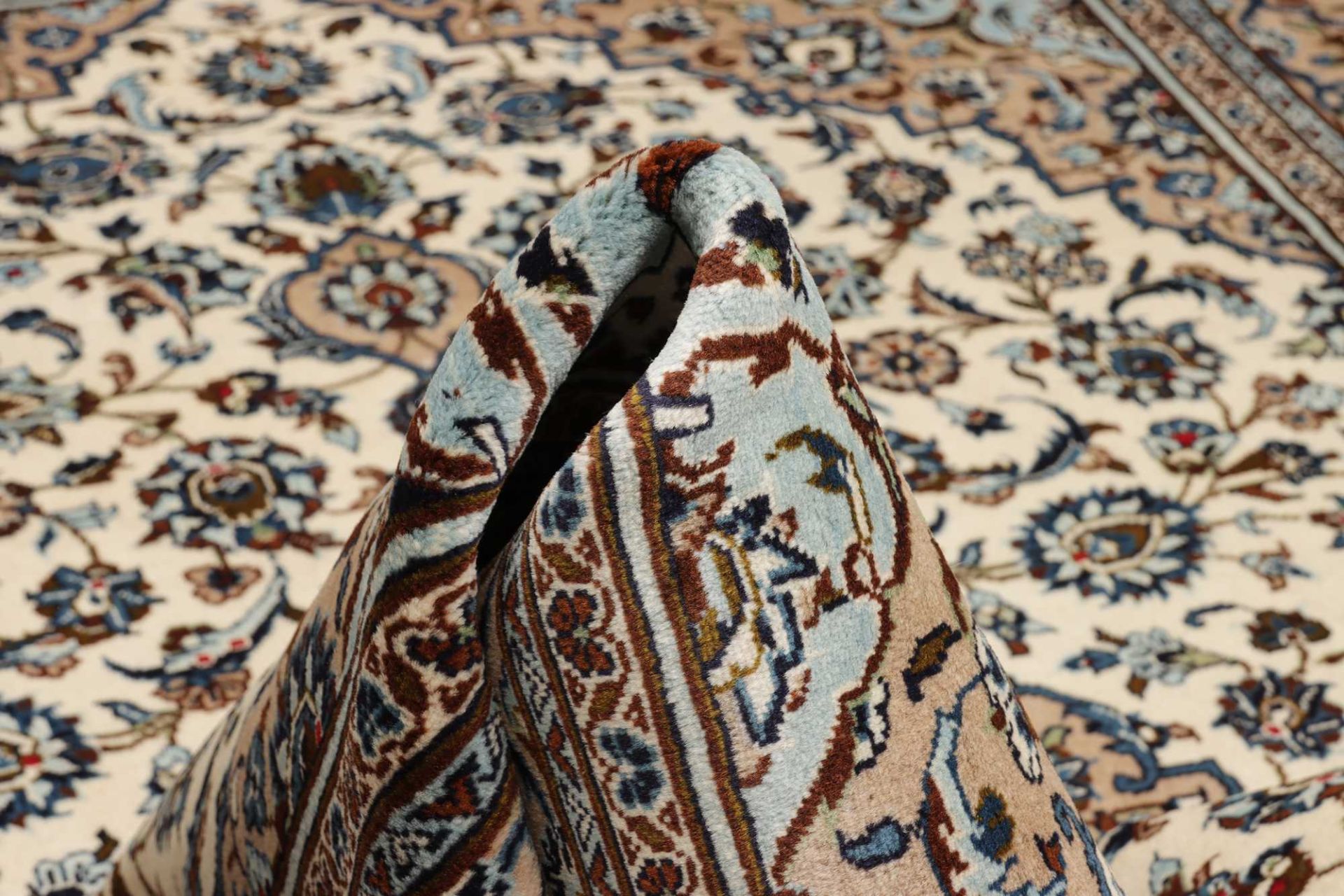 Hand-Knotted Wool Kashan Persian Rug, 197 × 307 cm