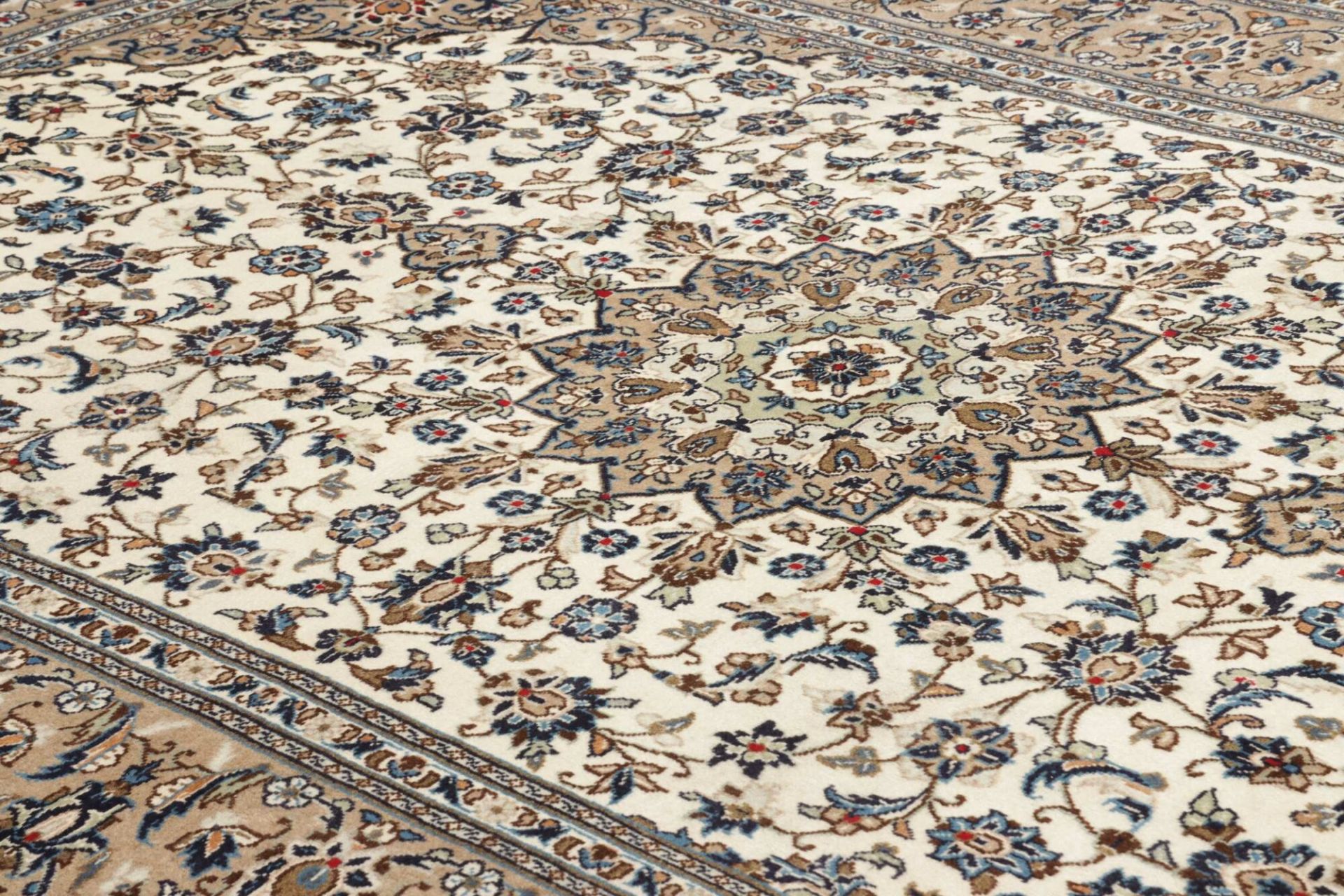 perserteppich-kashan-198-x-299-cm-schurwolle-handgeknupft-luxurios-16 Hand-Knotted Wool Kashan Persian Rug, 198 × 299 cm