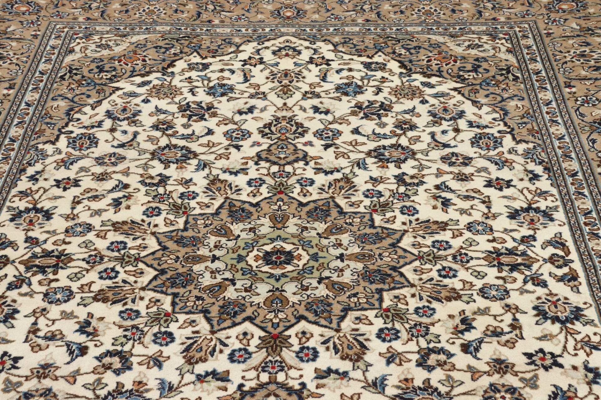 perserteppich-kashan-198-x-299-cm-schurwolle-handgeknupft-luxurios-17 Hand-Knotted Wool Kashan Persian Rug, 198 × 299 cm