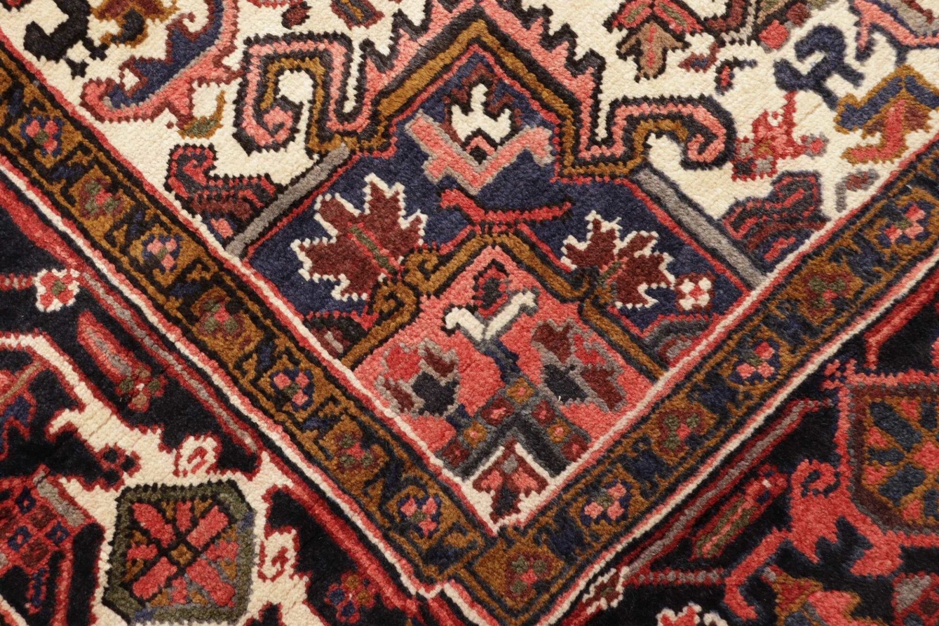Heriz Persian Rug 207 × 299 cm, Wool, hand-knotted