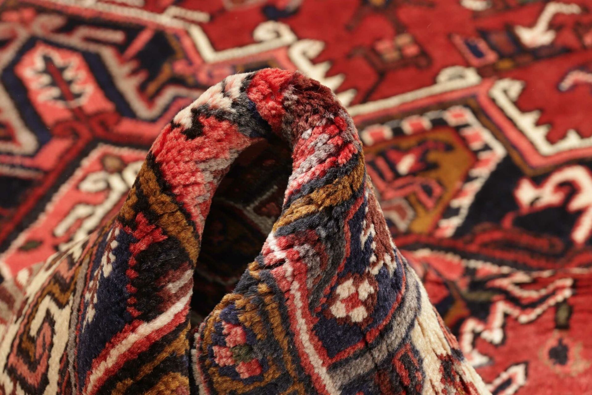 Heriz Persian Rug 207 × 299 cm, Wool, hand-knotted