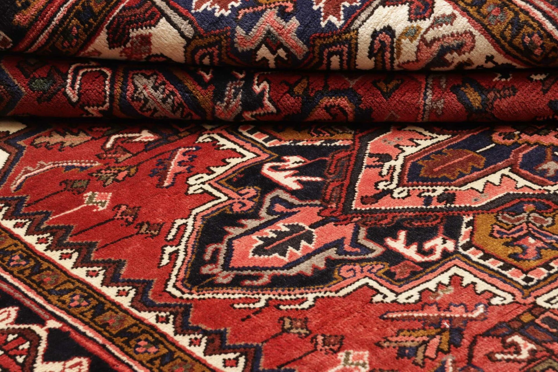 Heriz Persian Rug 207 × 299 cm, Wool, hand-knotted